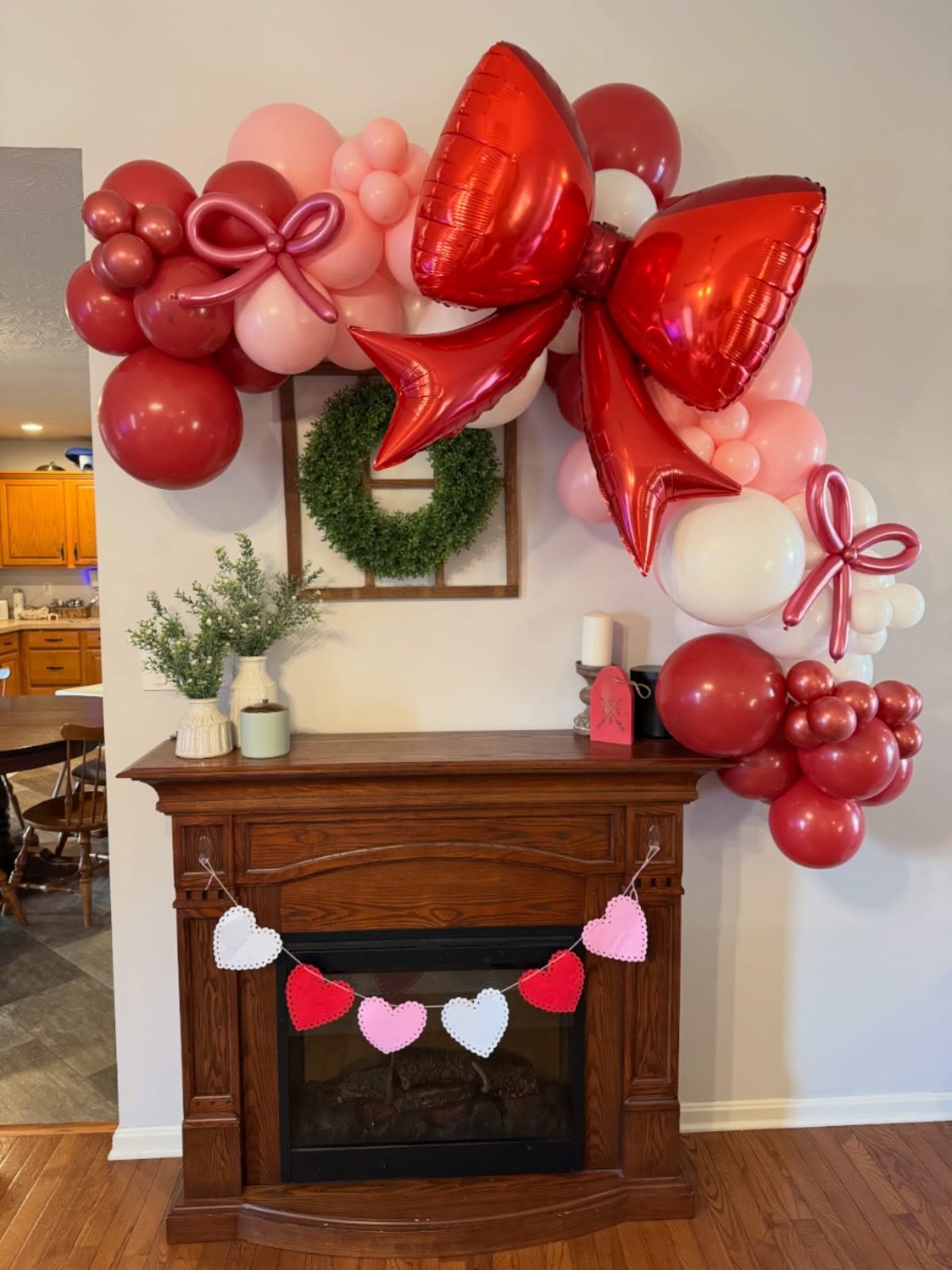 Valentine&rsquo;s Day + Balloons + Bows = An Everlasting Love 💕

Send me a message to order your Valentine&rsquo;s balloons today! 

#louisvilleballoons #louisvilleballoondecor #louisvillesmallbusiness #valentinesballoons