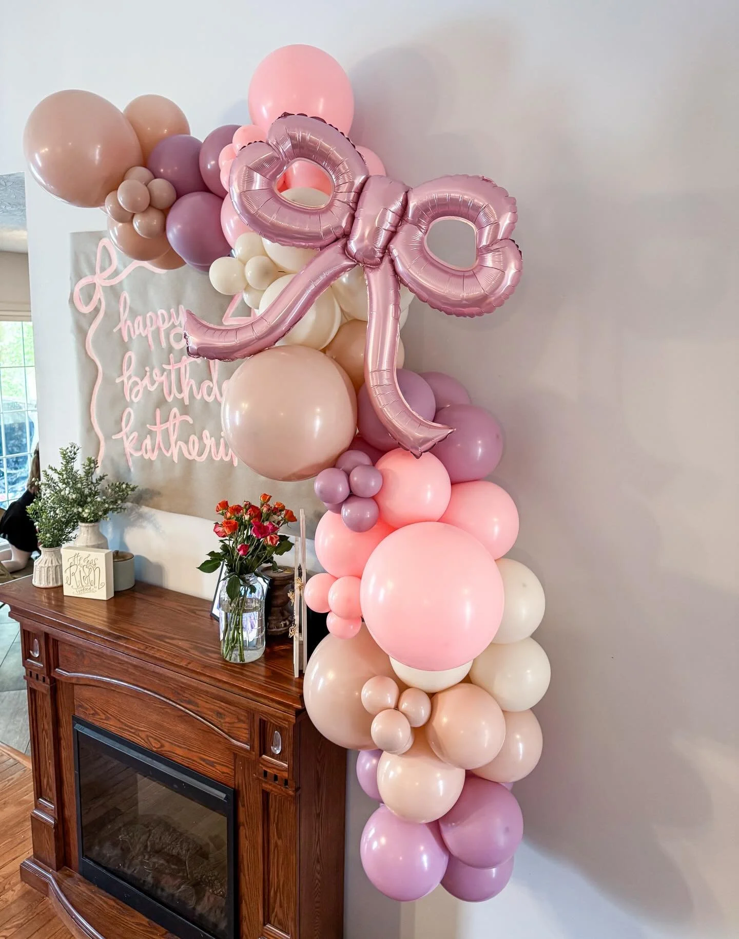 Balloons and bows to celebrate our ballerina girl turning FOUR! 

#louisvilleballoons #louisvilleballoondecor #louisvillesmallbusiness #bluegrassballoons #balloongarland