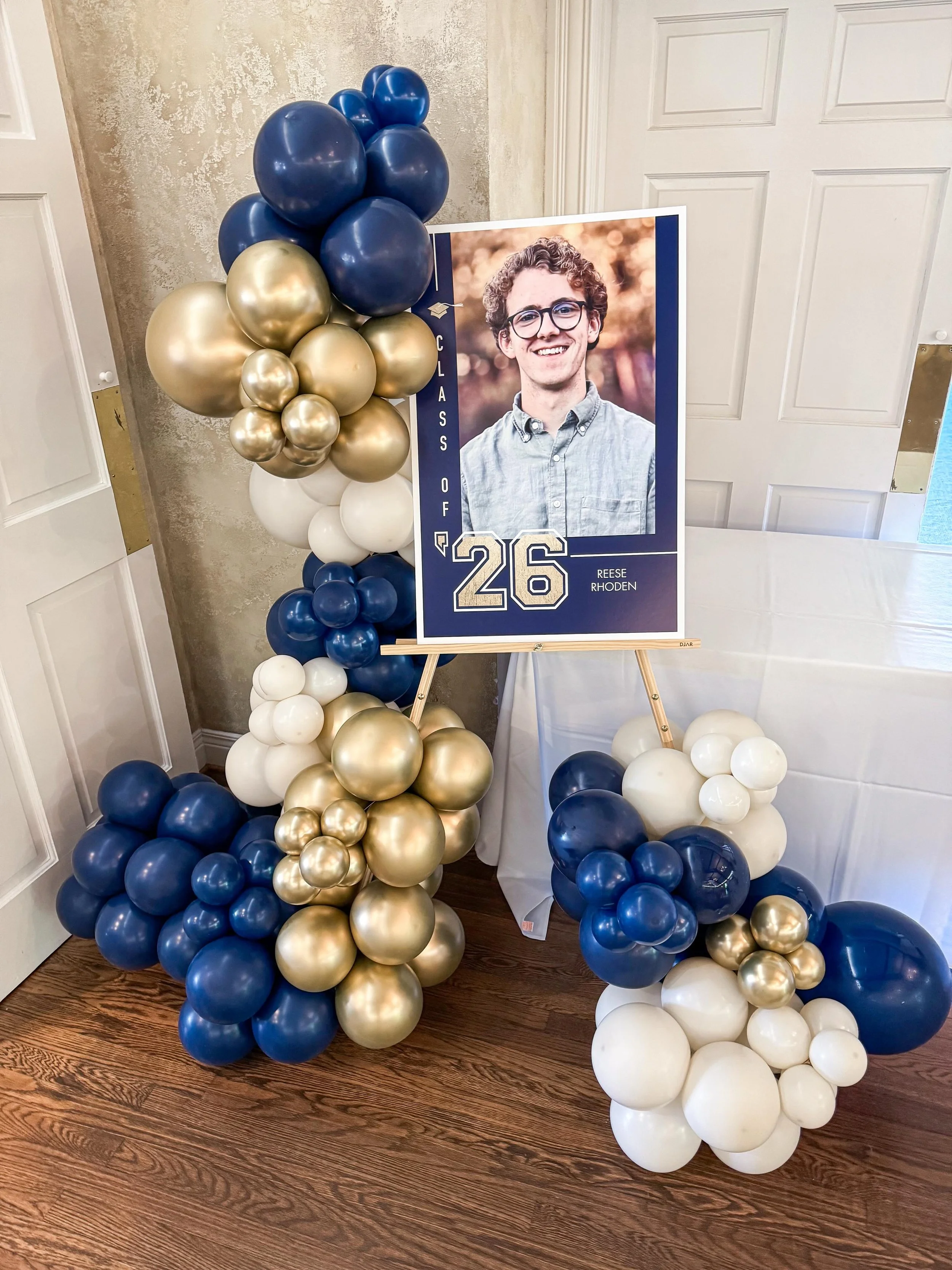 Graduation season is in full swing, but there&rsquo;s still time to order balloons to celebrate! Check out my website to book yours today!

#bluegrassballoons #louisvilleballoondecor #balloongarland #graduationballoons