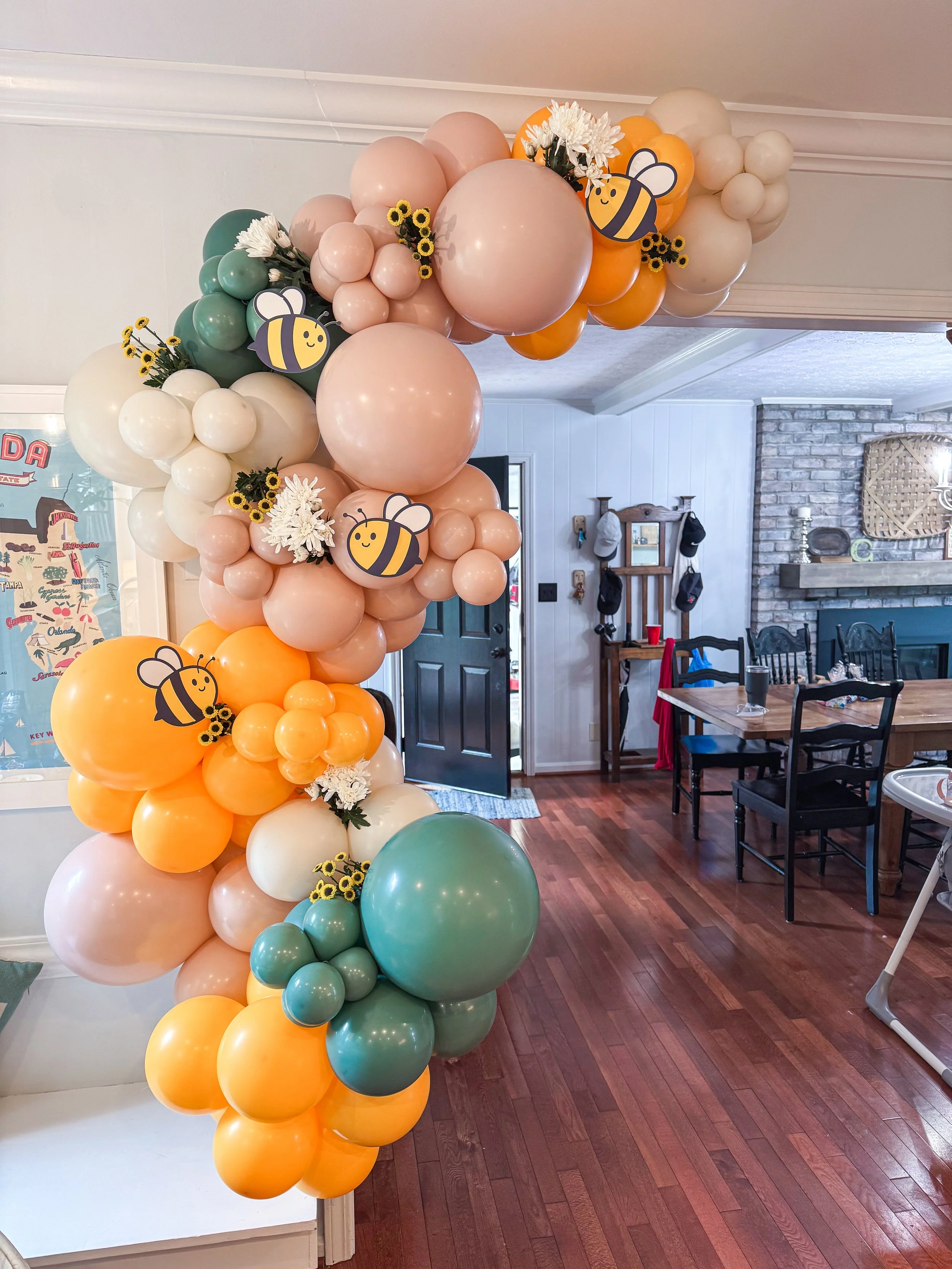 Bumblebee Birthday | 10 Custer Balloon Garland | Louisville, KY