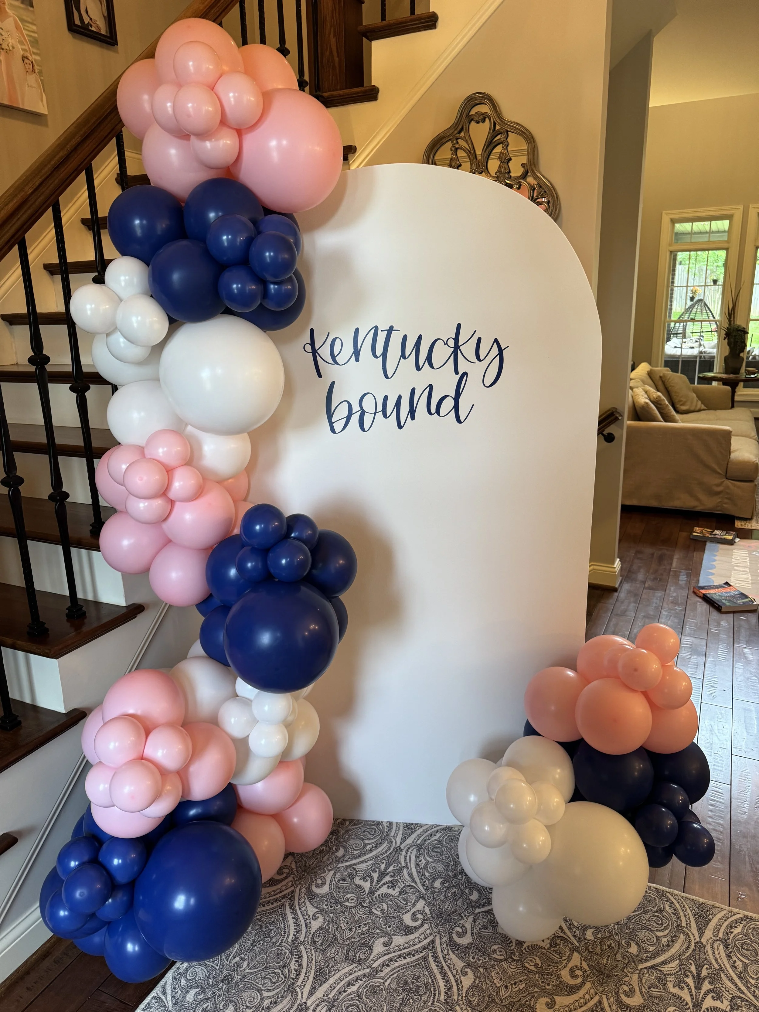 UK Graduation Party | 12 Cluster Balloon Garland with Wooden Arch Rental | Louisville, KY