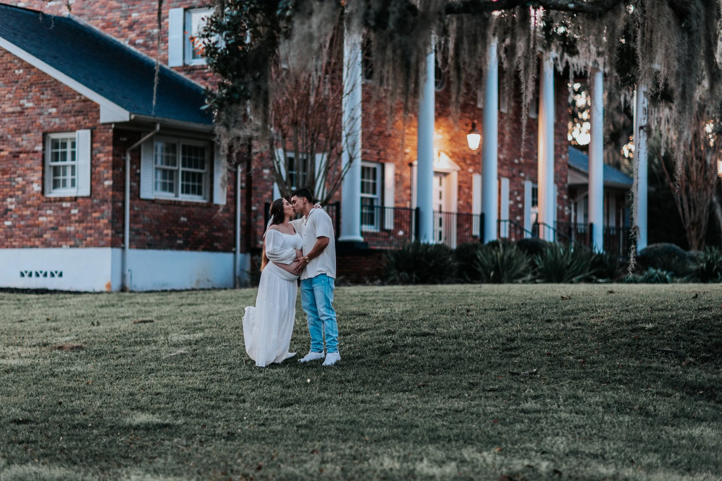 film-inspired maternity photography at a central florida historic venue by tampa photographer noëlle st. laurent