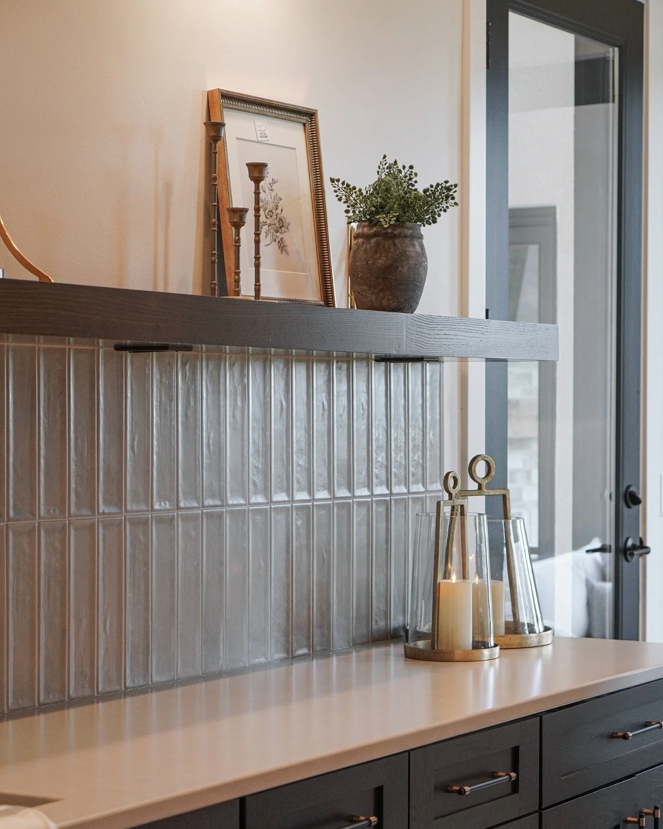 A well-designed butler pantry = organization, intention, and a little luxury behind the scenes  Proof that even the hidden spaces deserve thoughtful design. 🤍✨🙌