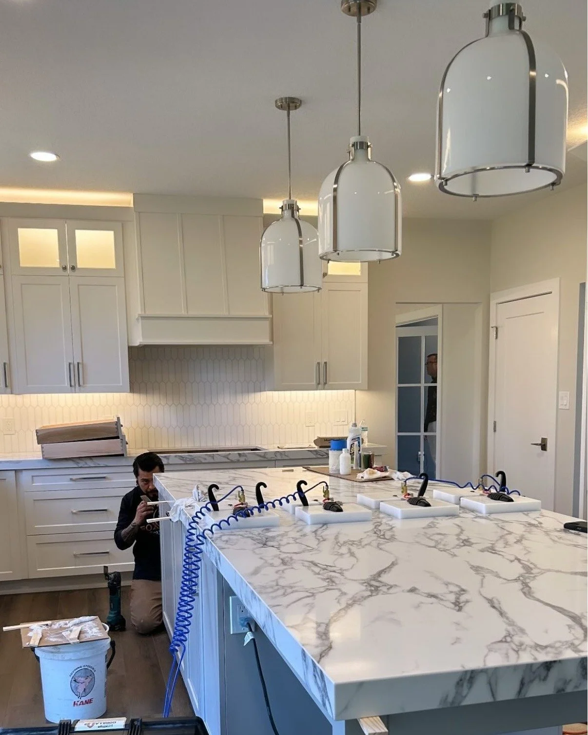 Throwback Thursday ✨
This countertop will be living rent free in my brain for the rest of time. 

#interiordesign #bookmatchedmarble #countertops #desmoineshomes #remodel #kitchenrenovation #kitchenisland
