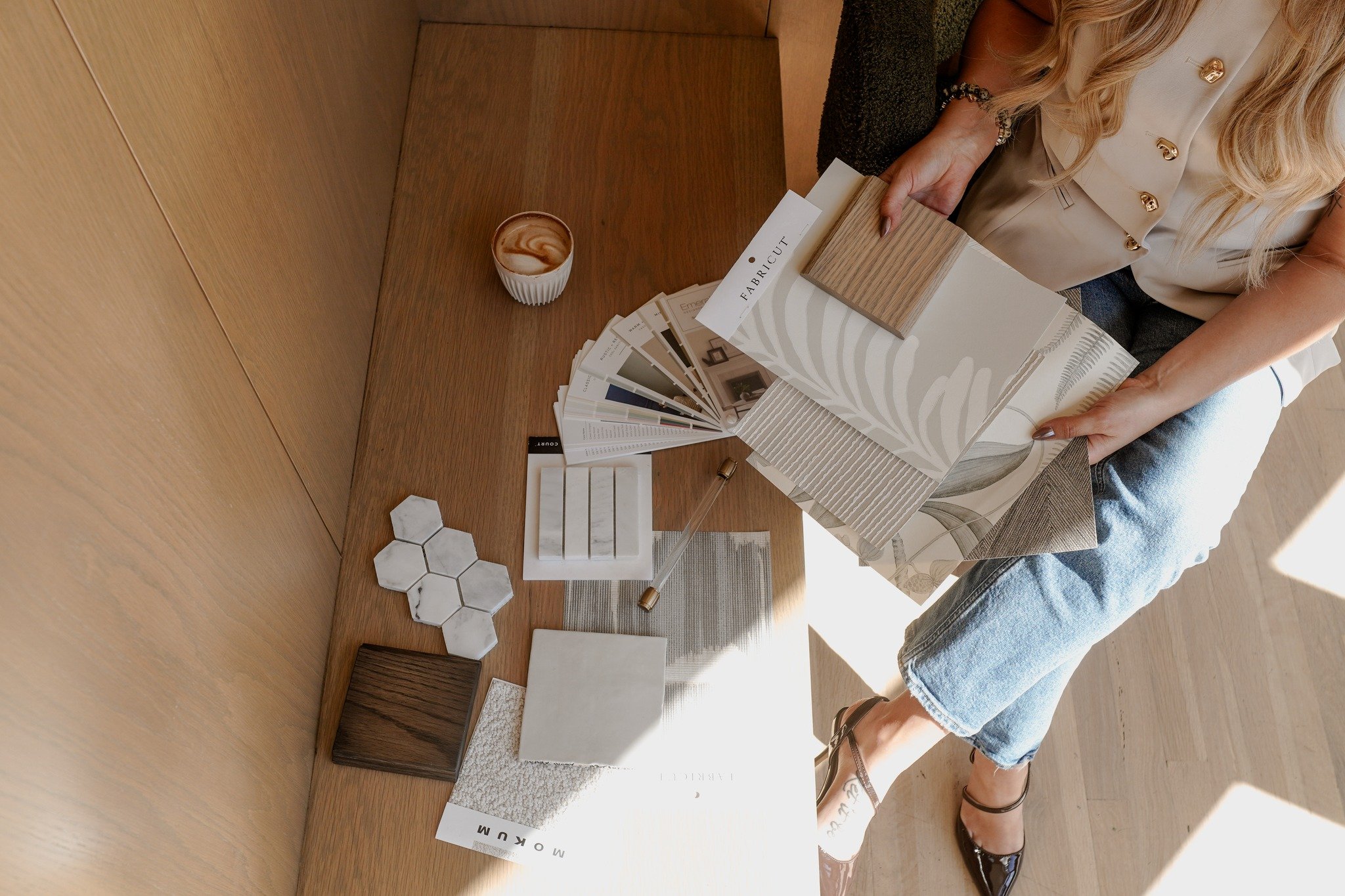Happy Friday!! We are in full swing - creating one beautiful space at  at time ✨🤍🌿
.
.
.
 #wallpaper #paintcolor #cabientry #TileSelection #kitchentransformation #bathroomdecor #homeimprovements #summertrends #interior_and_living #aesthetic #desmoi
