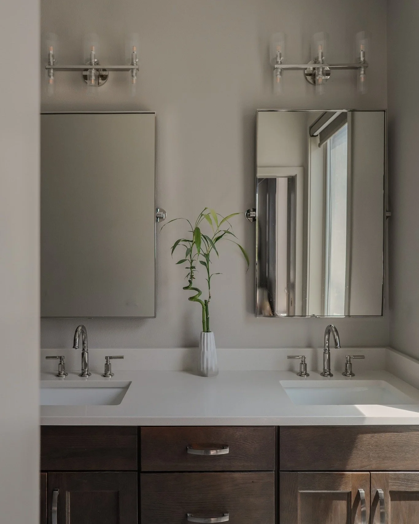 A before &amp; after that will leave you doing a double take. Turning this space into something timeless, elevated, and full of warmth 💙🫧🌿

#westhavendesignco #interiordesign #beforeandafter #bathroomremodel #downtowndesmoines #desmoineshomes #hom