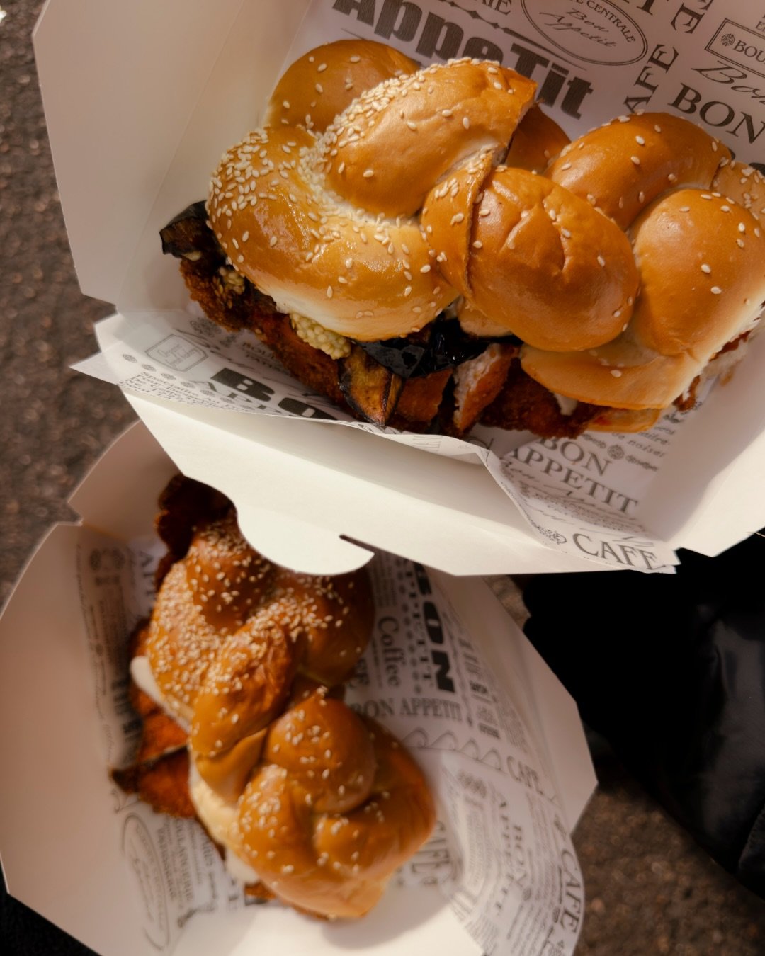 top 25 eats of 2025

📍 Ishtabach ⭐️ Schnitzel sando 
📍 @pauliegeeswickerpark 🍕 pizza
📍 @cryingtigerchicago 🍌 crying tiger dessert
📍 @eatmottst 🍔 burger
📍 @planta 🥦 bang bang broccoli
📍 @giltbar 🍝 ricotta dumplings &amp; chocolate cake
📍 @