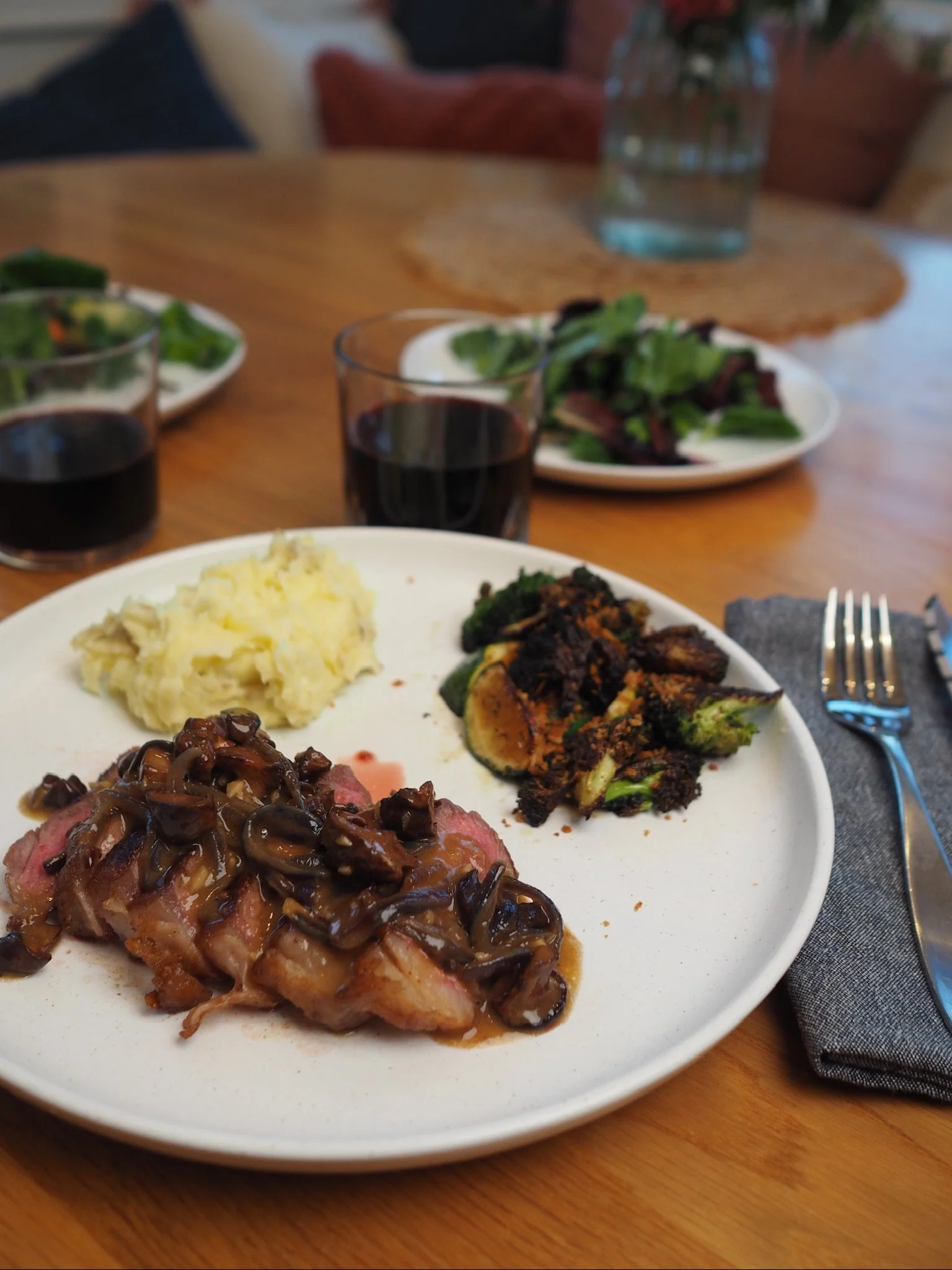 Steak, Mushroom Pan Gravy &amp; Mashed Potatoes