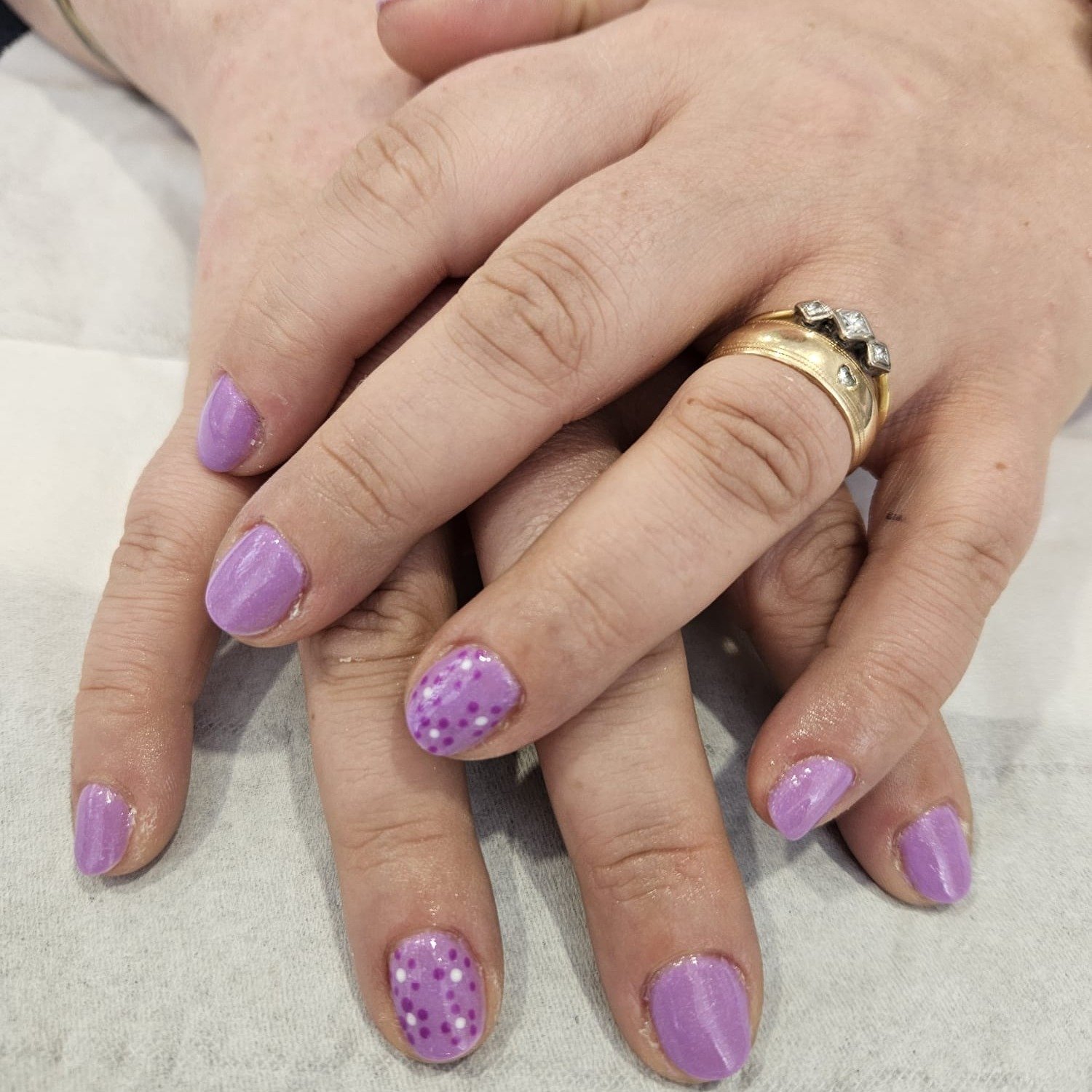 Almost the weekend why not come treat yourself! 💆💅
Appointments are available for tomorrow.
Keira - 10:30, 3:30 and 5:00
Holly - 12:15, 2:00 and 3:15
Emma - 11:30
Rhea - 4:30
Give us a message! Nails by Emma.
#elemisspa #sportsmassagetherapy #