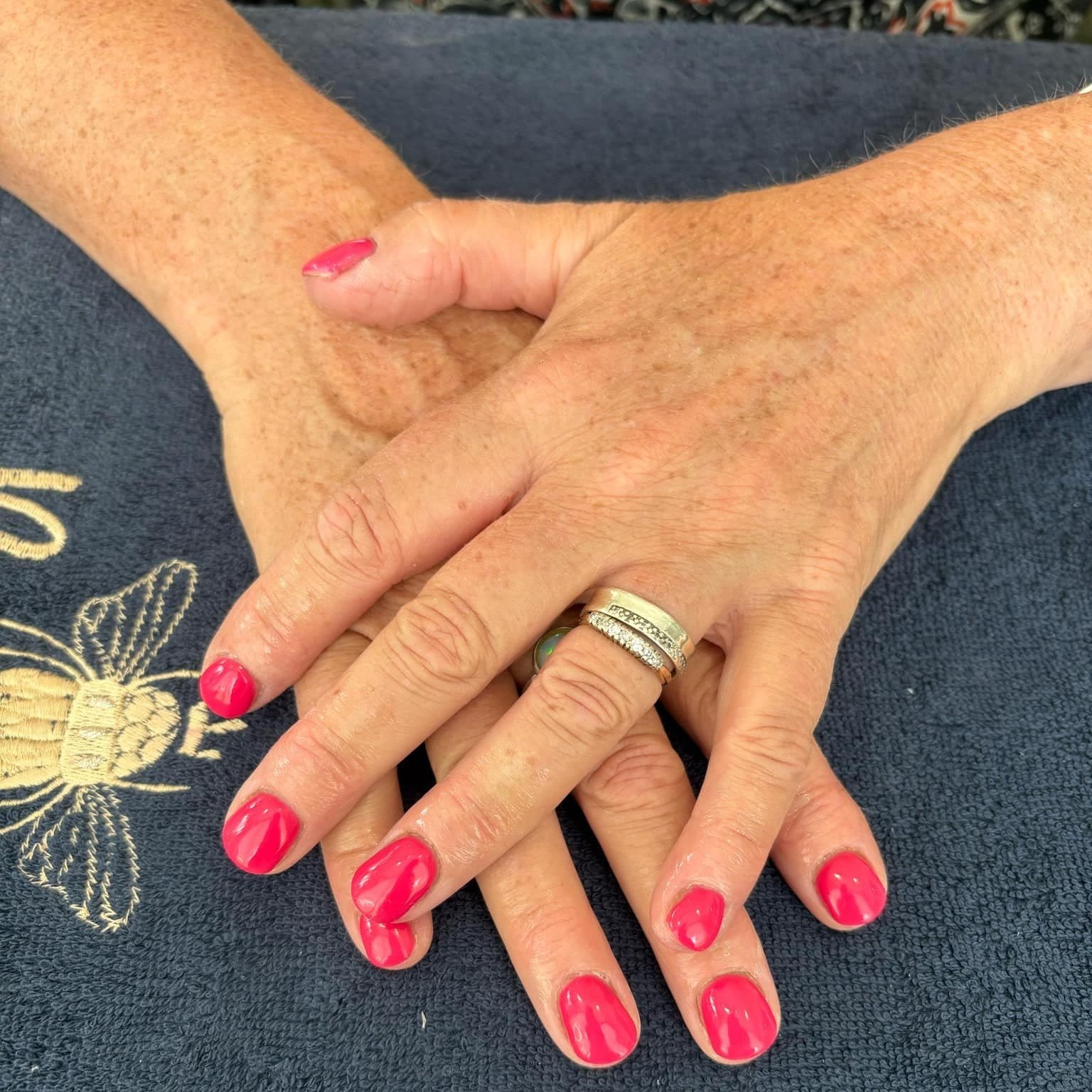 Appointments are available for the next few days! 💆💅
Saturday:
Emma - 12:45
Rhea - 3:45
Sunday: Closed
Monday:
Keira - 11:00, 2:00 and 4:30
Kimberley - 2:00 and 3:00
Emma - 10:00, 11:00 and 12:00
Give us a message! BIAB nails by Rhea!
#barnst