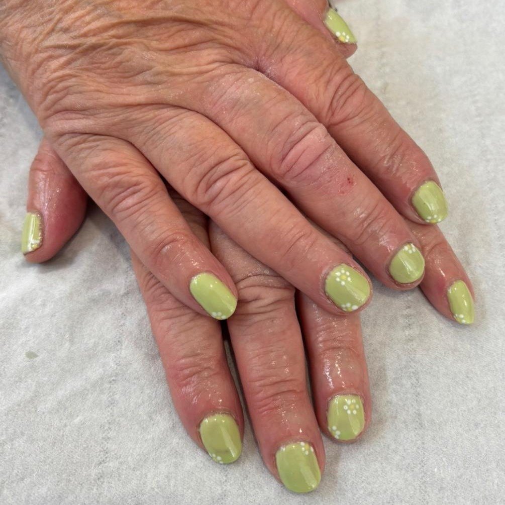 Appointments are available for tomorrow! 💅💆
Holly - 11:30, 12:30 and 5:30
Kimberley - 11:00, 2:00, 3:15 and 5:15
Emma - 11:00
Rhea - 11:45, 2:00 and 5:30
Give us a message! Nails by Keira (@beauty_bykem)
#barnstaple #barnstaplebusiness #ELEMIS