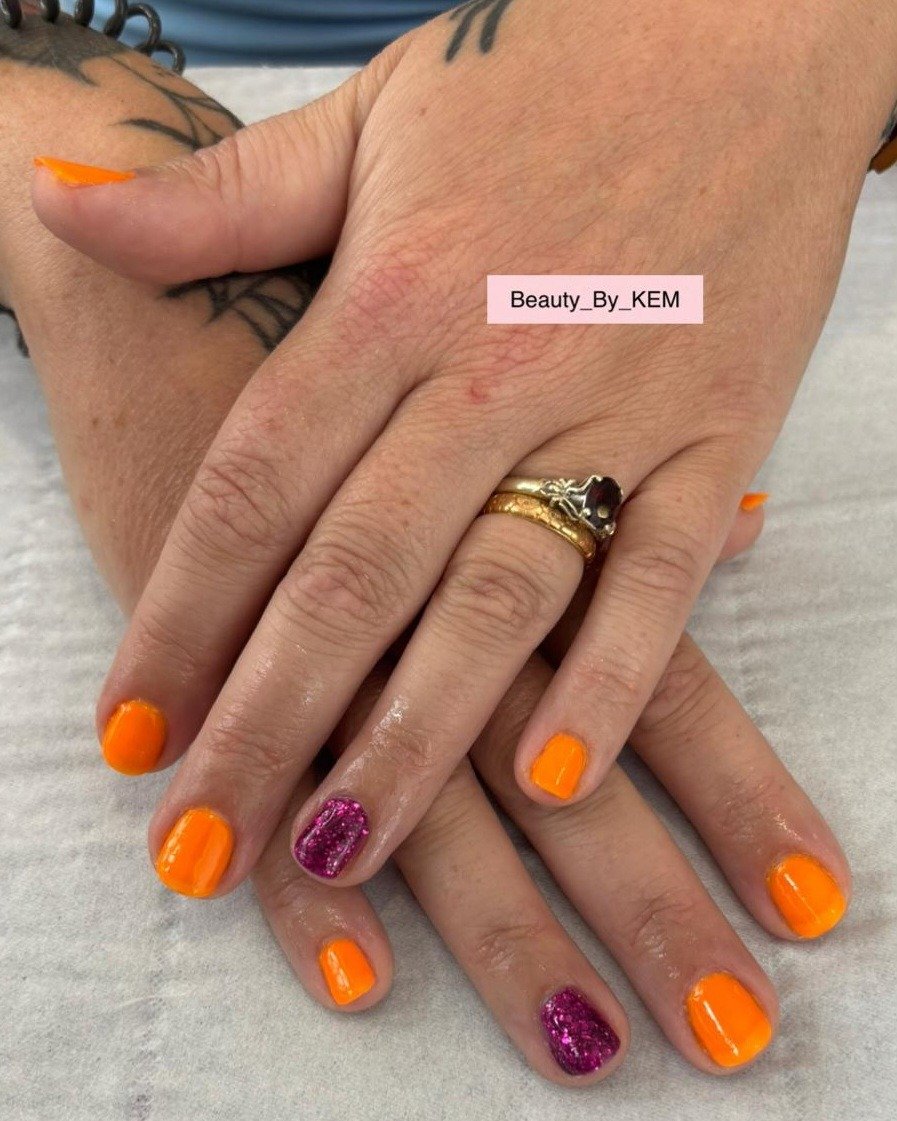 Appointments are available for tomorrow! 💆‍♀️💅
Keira - 12:15, 2:45 and 4:00
Kimberley - 10:00, 3:00 and 4:00
Emma - 11:00, 12:00 and 4:00
Rhea - 2:00, 3:00 and 4:00
Give us a message! Nails by Keira (@beauty_bykem)
#elemispartner #elemis #ba