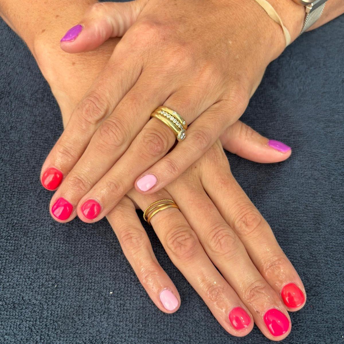 Appointments are available for tomorrow! 💅💆
Keira - 10:00
Kimberley - 10:00, 2:30 and 4:15
Emma - 10:30, 11:00, 12:00, 3:00 and 4:00
Rhea - 3:00
Give us a message! Nails by Rhea.
#barnstaple #barnstapledevon #barnstaplesalon #barnstaplebusiness
