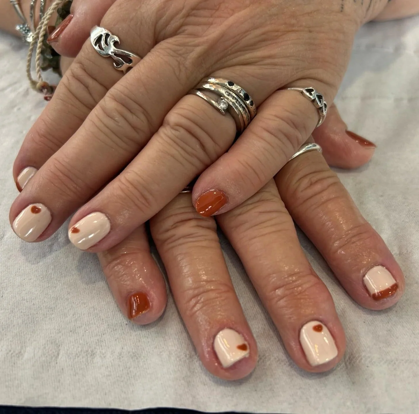Appointments are available for tomorrow! 💆‍♀️💅
Kimberley- 10:00, 11:15, 1:00
Rhea - 3:15
Give us a message! Nails by Holly @hollyfleurbeauty_
#elemispartner #elemis #barnstaple #barnstaplebusiness #sportsmassagetherapist #barnstapledevon #