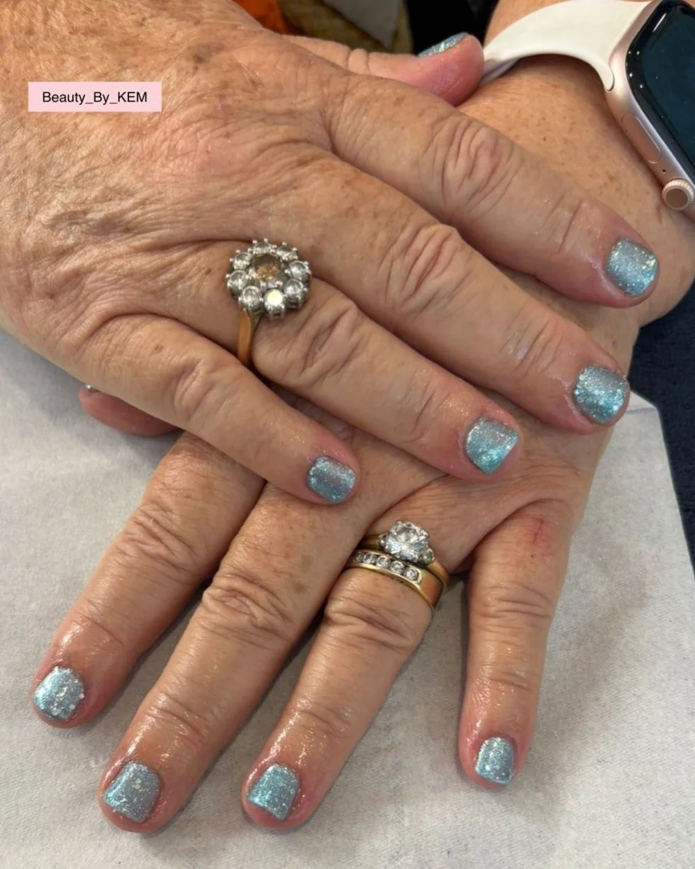 Appointments are available for tomorrow! 💆‍♀️💅
Keira- 12:15, 1:15, 2:15
Emma - 3:30
Rhea - 10:45
Give us a message! Nails by Keira.
#elemispartner #elemis #barnstaple #barnstaplebusiness #sportsmassagetherapist #barnstapledevon #opi #beauty