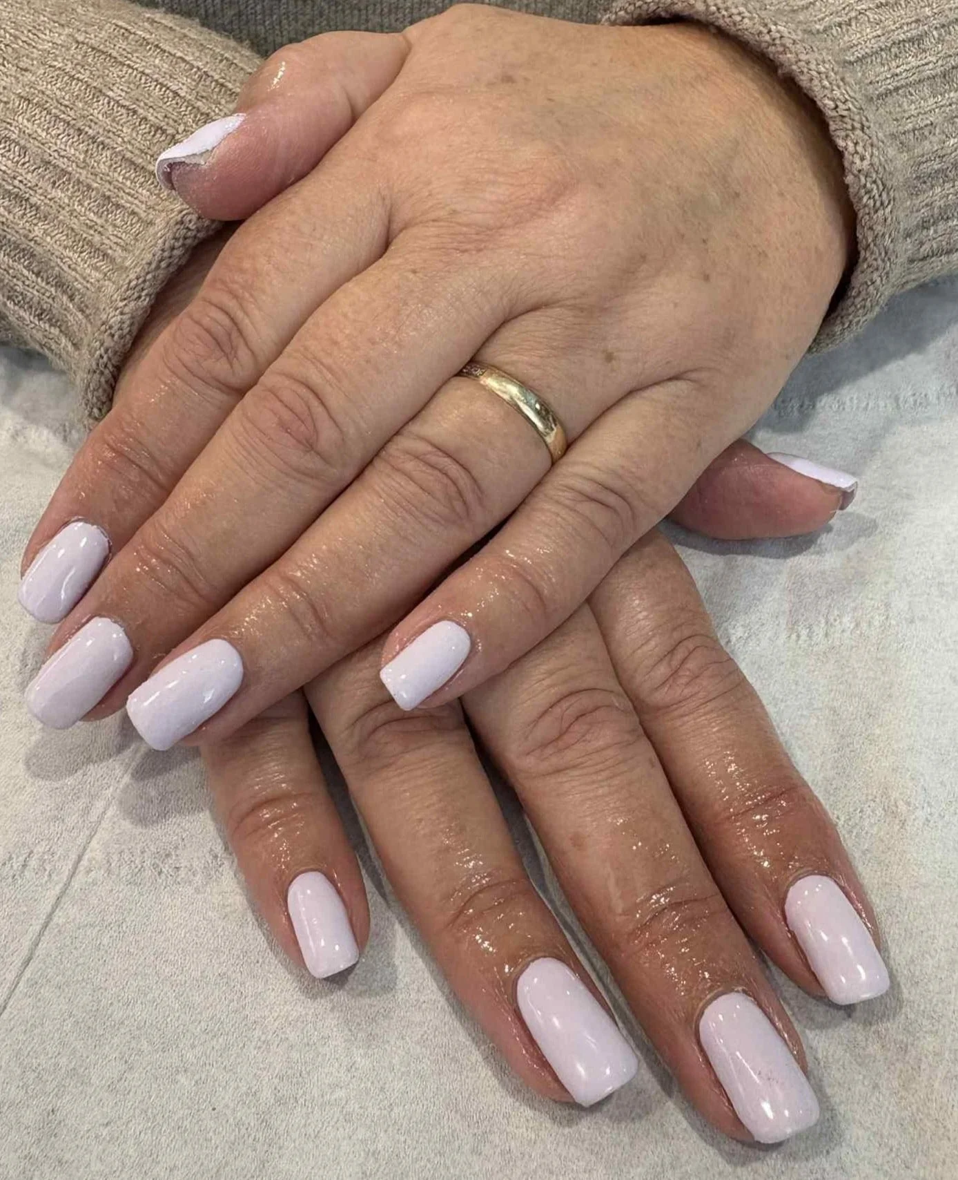 Appointments available for Friday! 💆&zwj;♀️💅

Holly - 2:00, 3:00 and 5:00
Emma - 10:00, 11:15 and 2:00

Give us a message! Nails by Rhea

 #biab #elemispartner #elemis #barnstaple #barnstaplebusiness #sportsmassagetherapist #barnstapledevon #opi #b