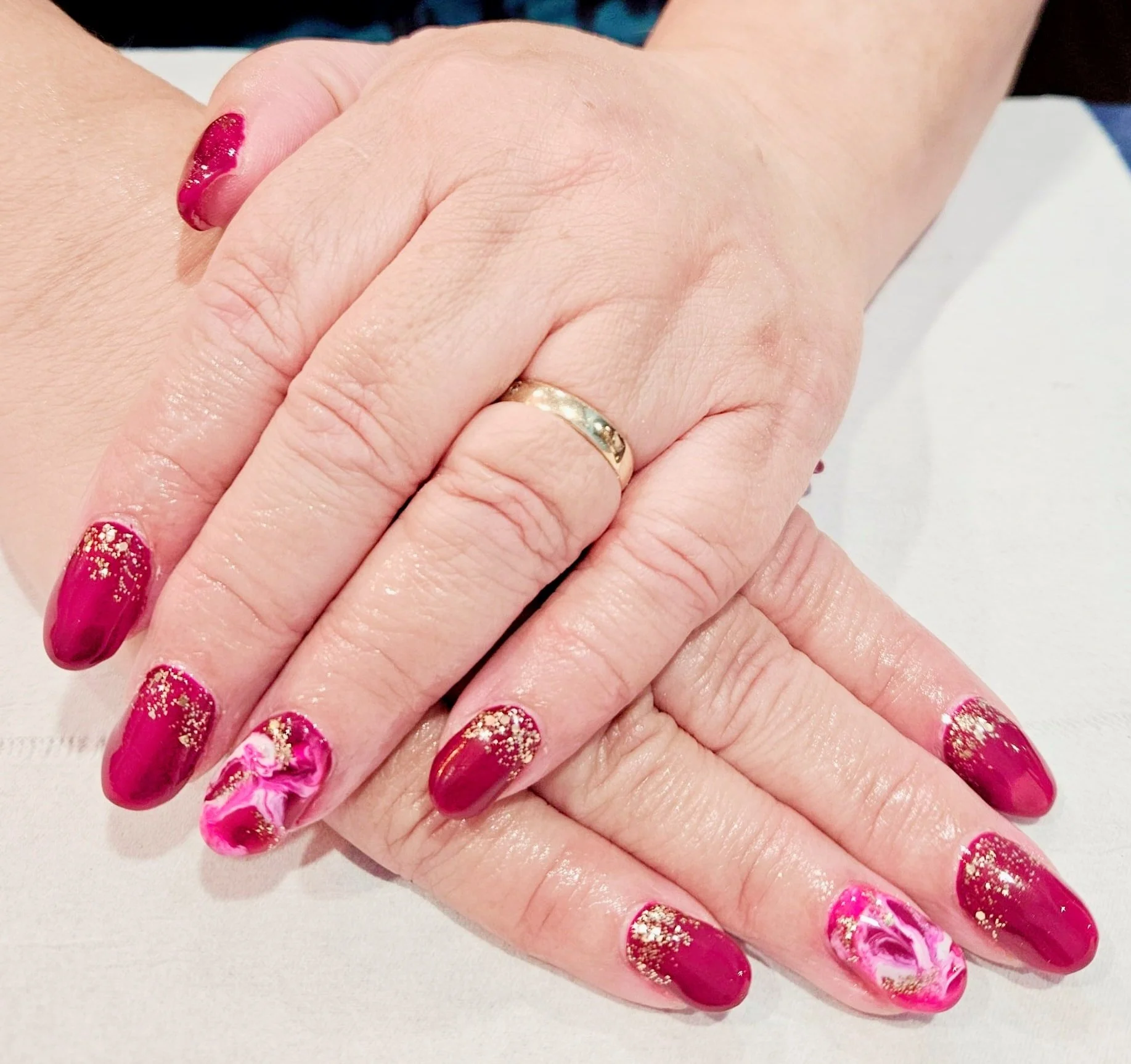 Appointments are available for tomorrow! 💆&zwj;♀️💅

Holly - 3:00, 4:00 &amp; 5:00
Emma - 11:00 &amp; 4:30
Rhea - Fully Booked 

Give us a message! Nails by Emma

 #biab #elemispartner #elemis #barnstaple #barnstaplebusiness #sportsmassagetherapist 