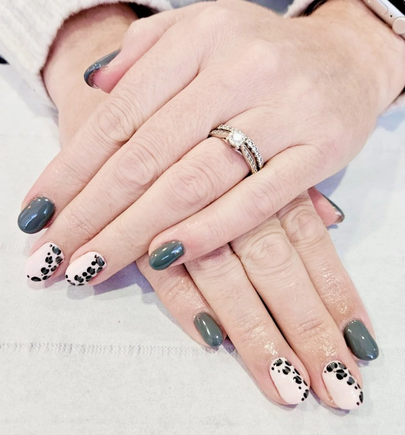 Appointments available for Monday! 💅💆&zwj;♀️

Keira - 10:00 and 4:45
Kimberley- 10:15 and 1:30
Emma - 1:30 and 3:15

Give us a message! Nails by Emma

 #biab #elemispartner #elemis #barnstaple #barnstaplebusiness #sportsmassagetherapist #barnstaple