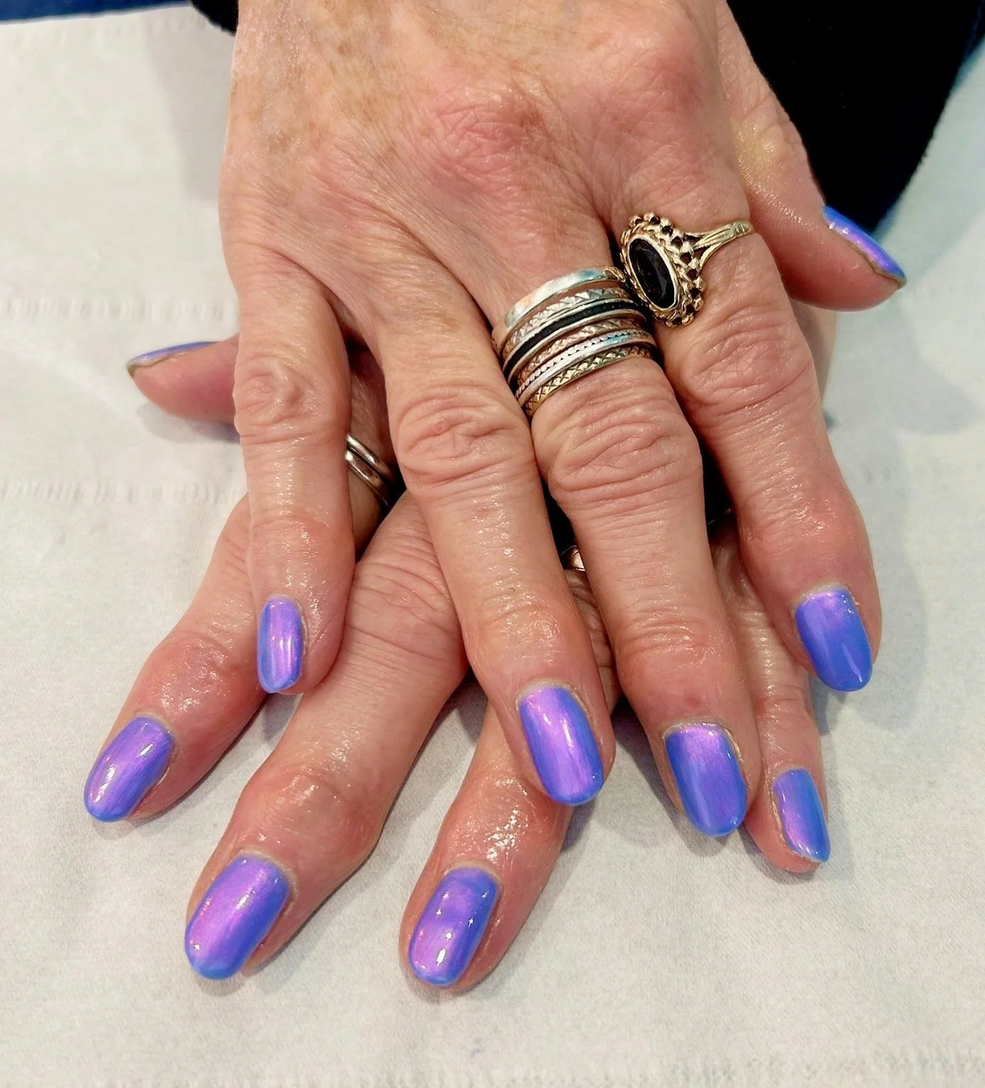 Appointments are available for Monday! 💅💆&zwj;♀️

Keira - 10:00, 11:00, 12:00, 3:00 &amp; 4:00
Emma - 10:00, 11:15, 1:45 &amp; 3:15

Give us a message! Nails by Holly

 #biab #elemispartner #elemis #barnstaple #barnstaplebusiness #sportsmassagether