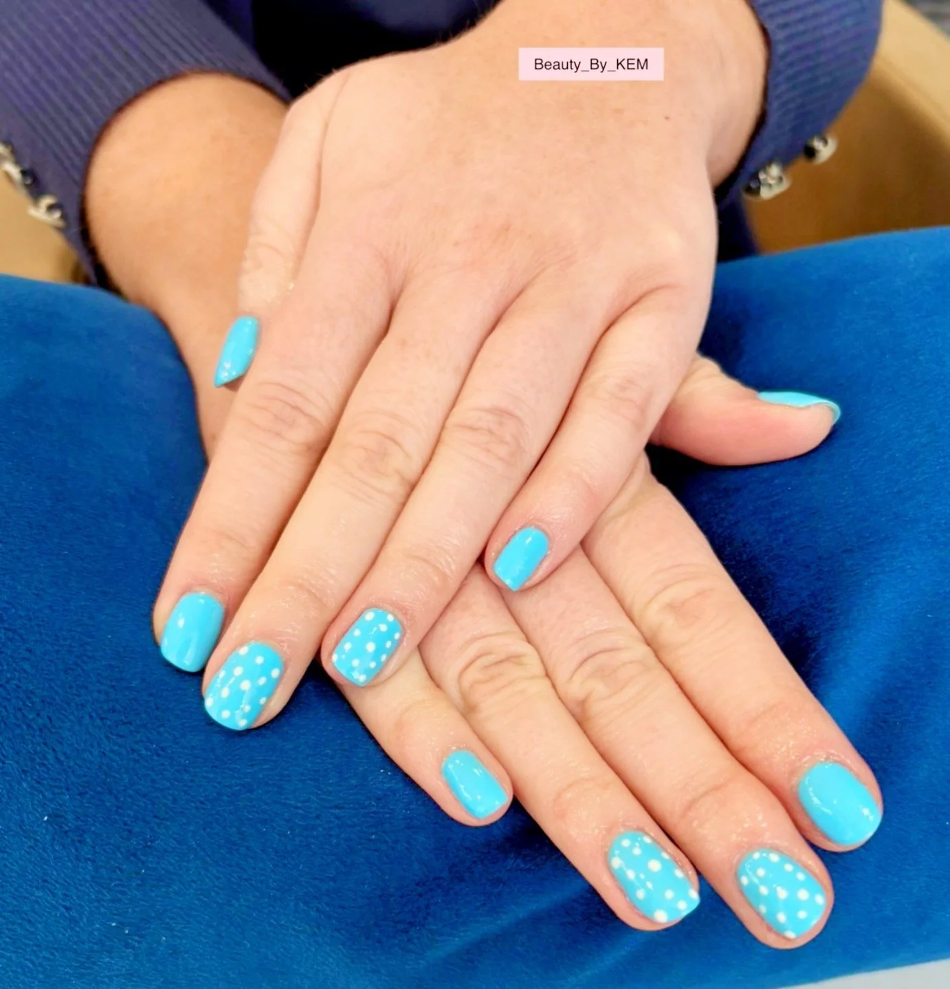 Appointments are available for Tuesday! 💅💆&zwj;♀️

Holly - 1:15, 2:00 &amp; 4:00
Emma - 11:00, 2:00 &amp; 5:00
Rhea - 3:15, 4:15 &amp; 5:15

Gi e us a message! Nails by Keira @beauty_bykem 

 #biab #elemispartner #elemis #barnstaple #barnstaplebusi