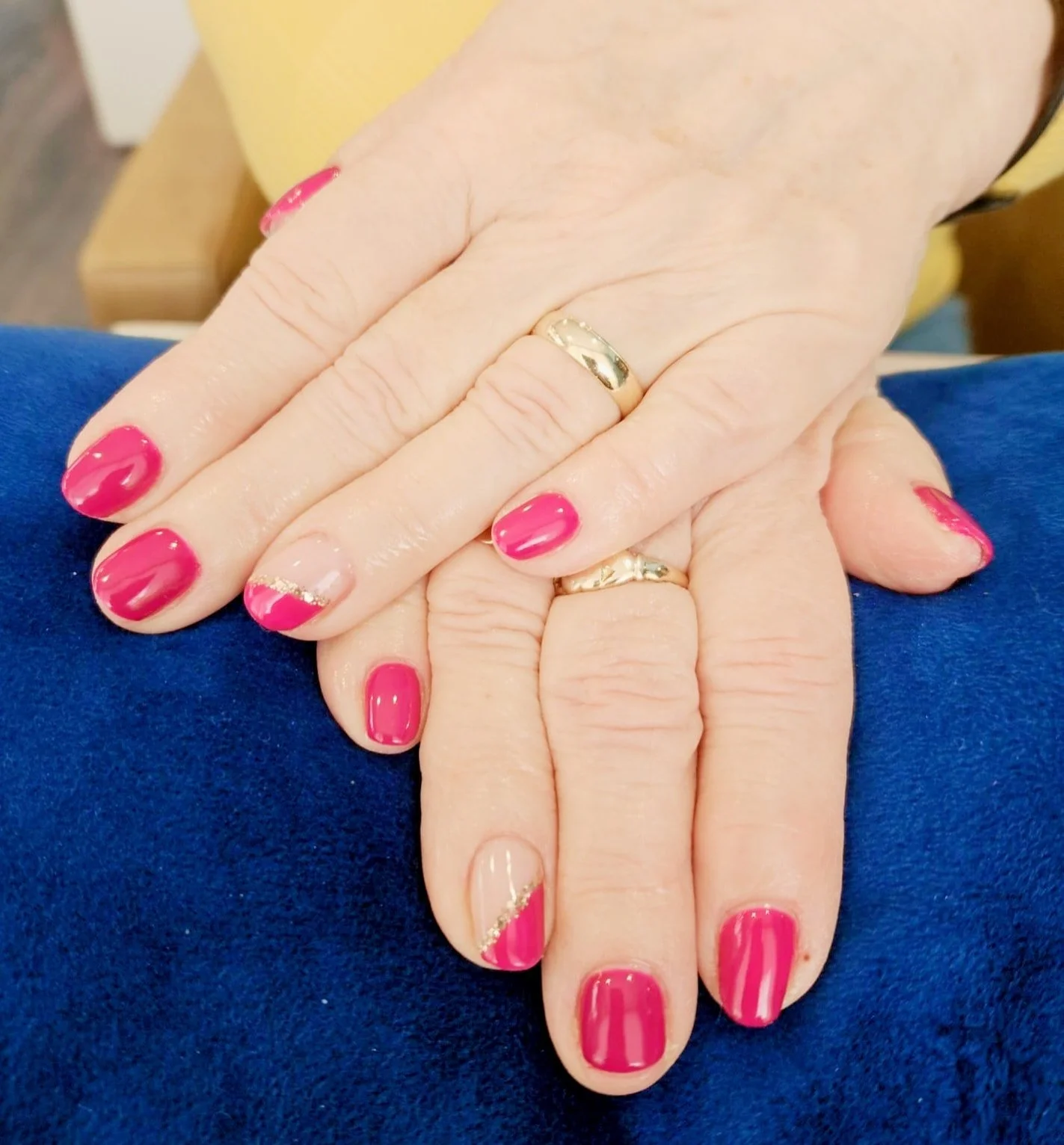 Appointments are available for Thursday! 💆&zwj;♀️💅

Holly - 1:30 &amp; 3:30
Rhea - 3:15 &amp; 5:45

Give us a message! Nails by Emma

 #biab #elemispartner #elemis #barnstaple #barnstaplebusiness #sportsmassagetherapist #barnstapledevon #opi #beaut