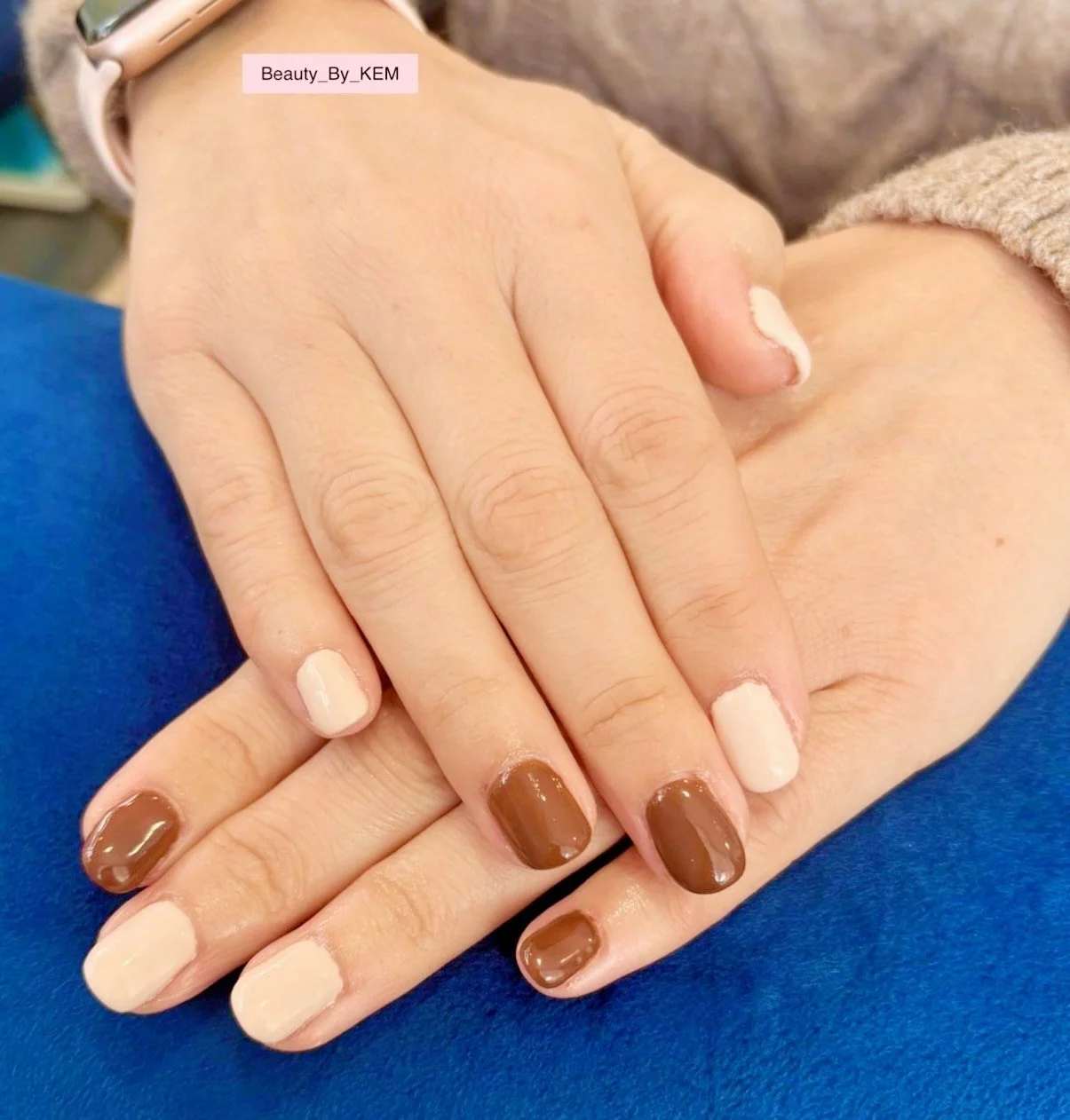 Appointments are available for Friday! 💅💆&zwj;♀️

Keira - 12:45
Holly - 11:30, 12:30 &amp; 3:00
Emma - 2:00 &amp; 3:00
Rhea - 11:30, 1:30, 3:30 &amp; 5:30

Give us a message! Nails by Keira @beauty_bykem 

 #biab #elemispartner #elemis #barnstaple 