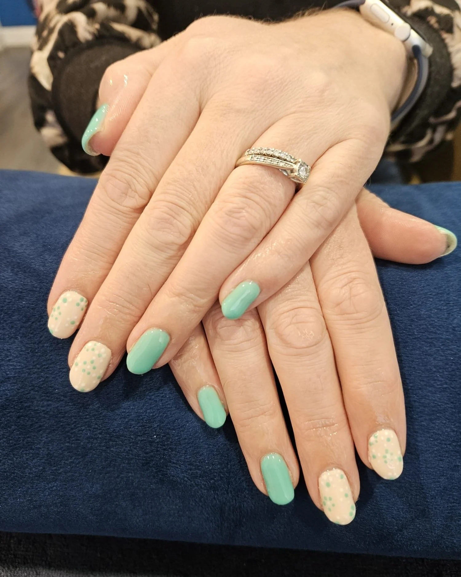 Appointments are available for Saturday! 💆&zwj;♀️💅

Keira - 11:45 &amp; 3:15
Emma - 10:00, 11:00 &amp; 12:00
Rhea - 12:00, 1:30 &amp; 3:30

Give us a message! Nails by Emma

 #biab #elemispartner #elemis #barnstaple #barnstaplebusiness #sportsmassa