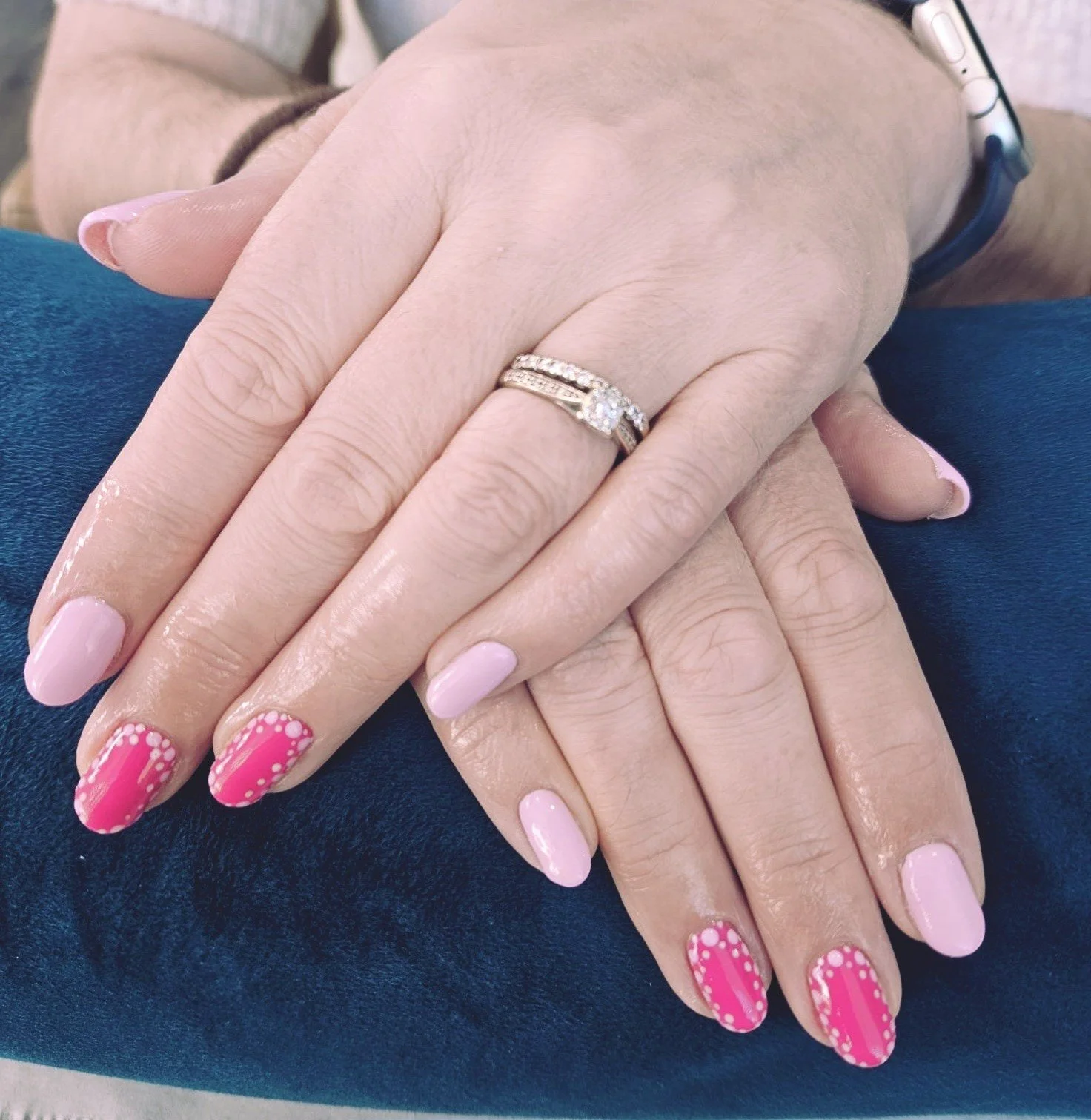 Appointments are available for Tuesday! 💅💆&zwj;♀️

Holly - 5:15
Kimberley- 12:00, 1:00, 4:00 &amp; 5:00
Rhea - 2:00 &amp; 5:00
Emma - 10:00, 11:00 &amp; 2:30
Give us a message! Nails by Emma.  #biab #elemispartner #elemis #barnstaple #barnstaplebus