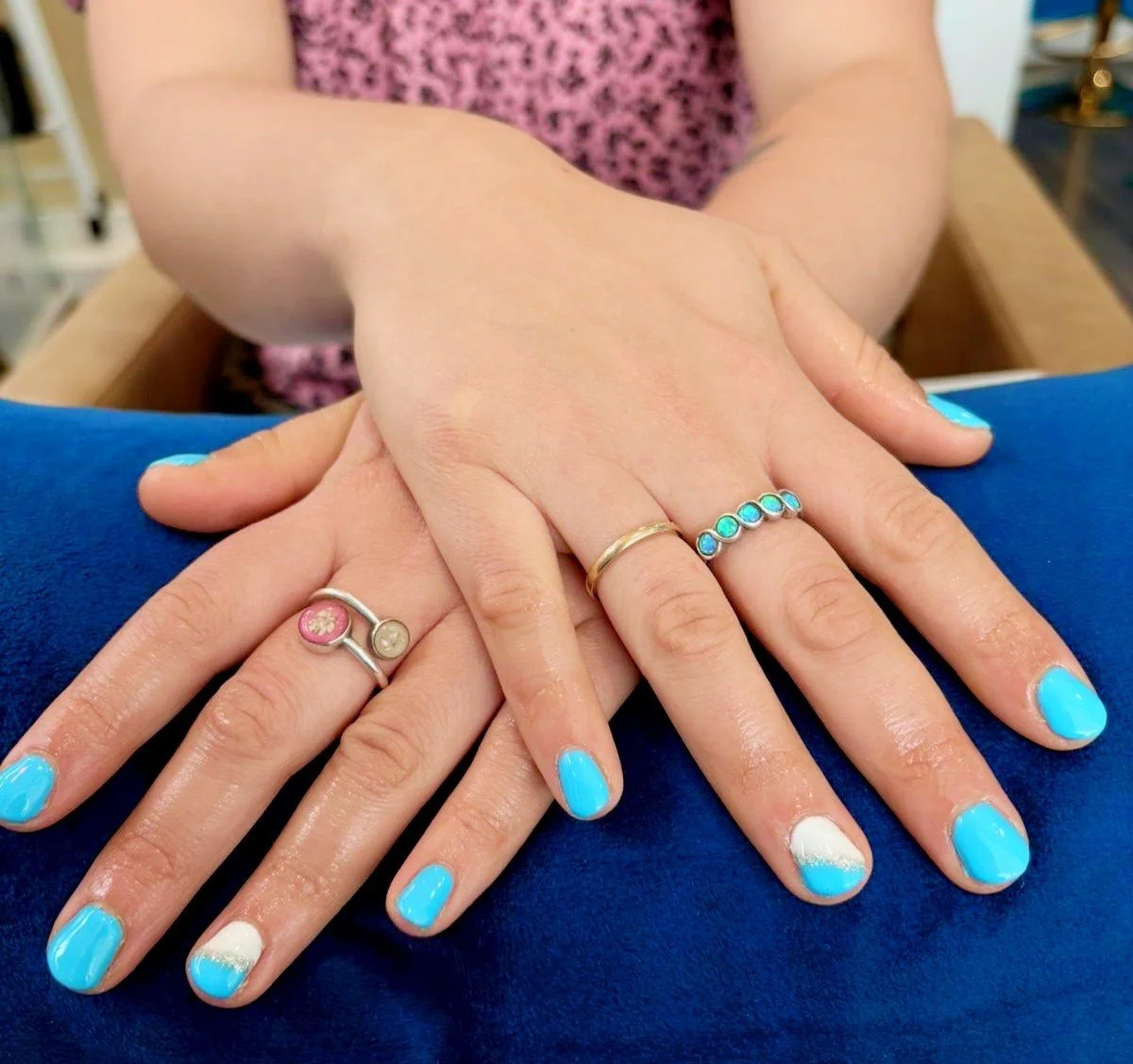 Appointments available for Wednesday! 💅💆&zwj;♀️
Keira- 2:15 &amp; 3:15
Kimberley- 10:00, 11:00, 12:00 &amp; 2:15
Rhea - 10:30, 1:30, 4:00 &amp; 5:00
Emma - 4:30 and 5:00

Give us a message! Nails by Rhea.  #biab #elemispartner #elemis #barnstaple #