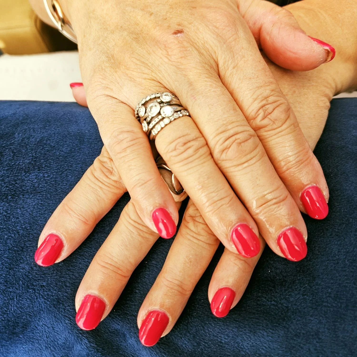 Appointments are available for Friday! 💆💅

Keira - 2:00, 3:00, 4:00 and 5:00
Holly - Fully Booked
Emma - 1:45 and 4:00
Rhea - 4:00

Give us a message! Nails by Emma

 #barnstaple #barnstapledevon #barnstaplesalon #barnstaplebeauty #barnstaplebusine