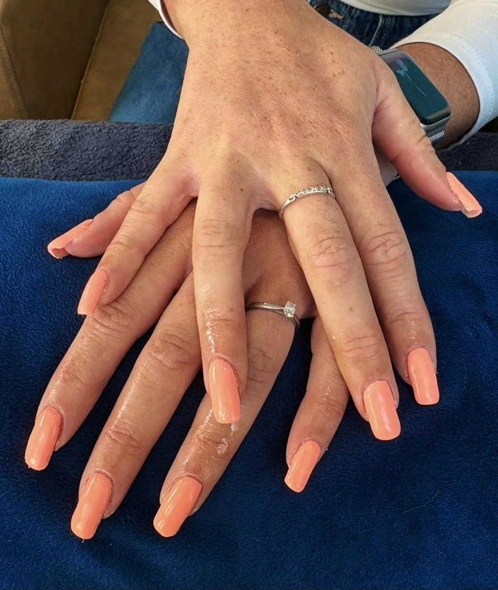 Appointments are available for Saturday! 💆&zwj;♀️💅

Emma - 11:00
Holly - 3:15
Keira - Fully Booked

Give us a message! Nails by Rhea.  #biab #elemispartner #elemis #barnstaple #barnstaplebusiness #sportsmassagetherapist #barnstapledevon #opi #beaut