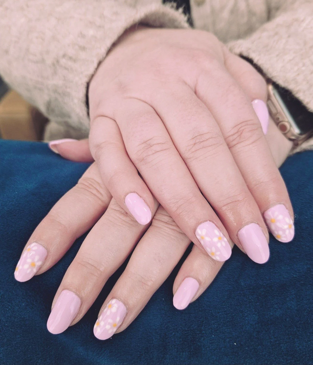 Appointments are available for Monday! 💆&zwj;♀️💅

Kimberley- 11:30, 2:30 &amp; 3:30
Keira - 10:00 &amp; 11:00
Emma - 12:00, 2:00 &amp; 3:00

Give us a message! Nails by Emma  #biab #elemispartner #elemis #barnstaple #barnstaplebusiness #sportsmassa