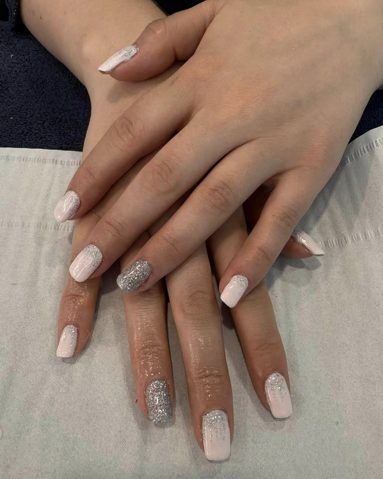 Appoinments are available for Thursday! 💆💅

Holly - 10:00, 11:30, 12:30 and 2:00
Kimberley - 11:00, 12:00 and 1:30
Rhea - 10:00, 12:15 and 4:00

Give us a message! Nails by Rhea

 #reflexology👣 #reflexologymassage #biabnails #elemisspa #biabgel #b