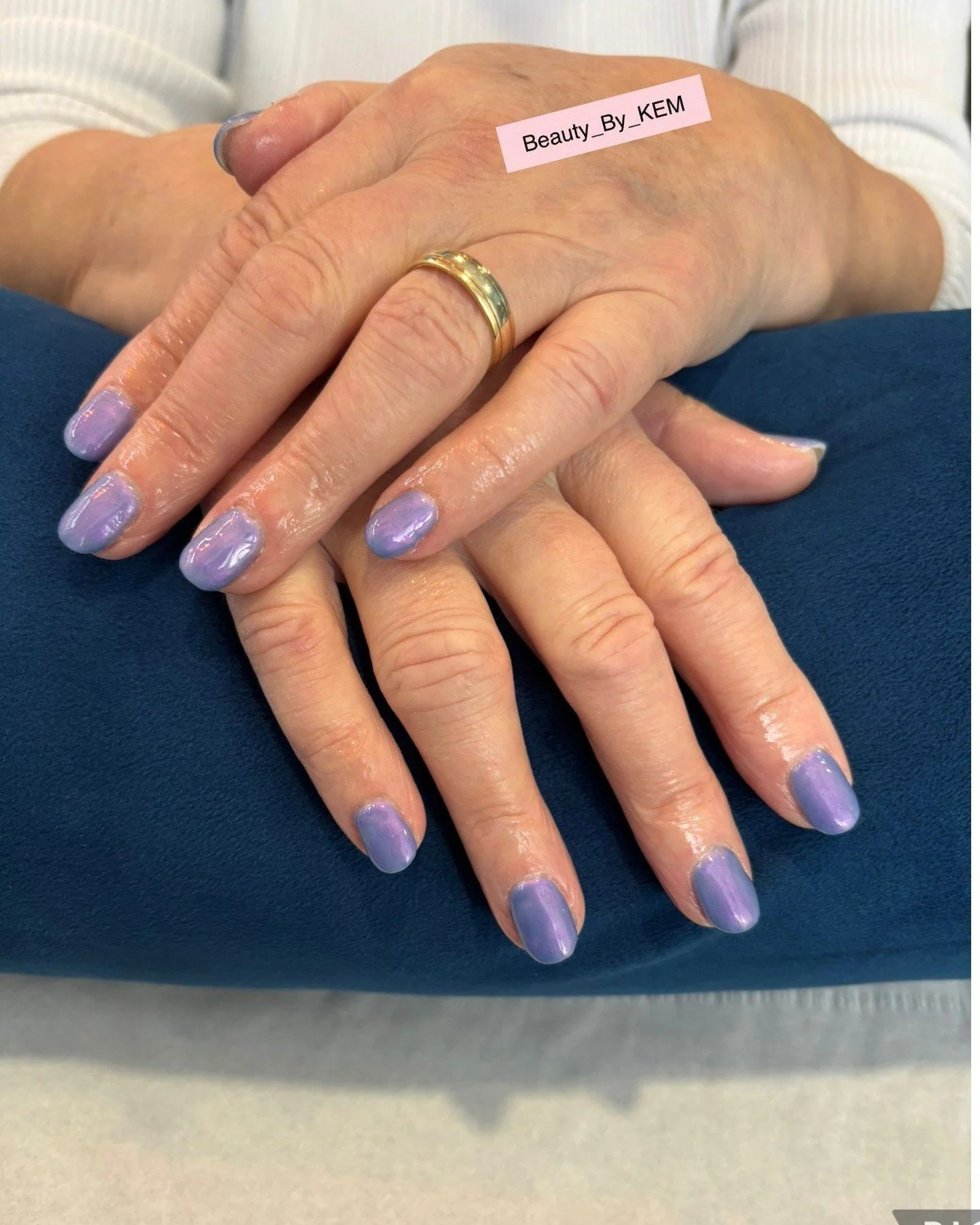 Appointments are available for Monday! 💅💆&zwj;♀️

Keira - Fully Booked 
Kimberley- 12:45 &amp; 1:15

Give us a message! Nails by Keira @beauty_bykem 

 #biab #elemispartner #elemis #barnstaple #barnstaplebusiness #sportsmassagetherapist #barnstaple