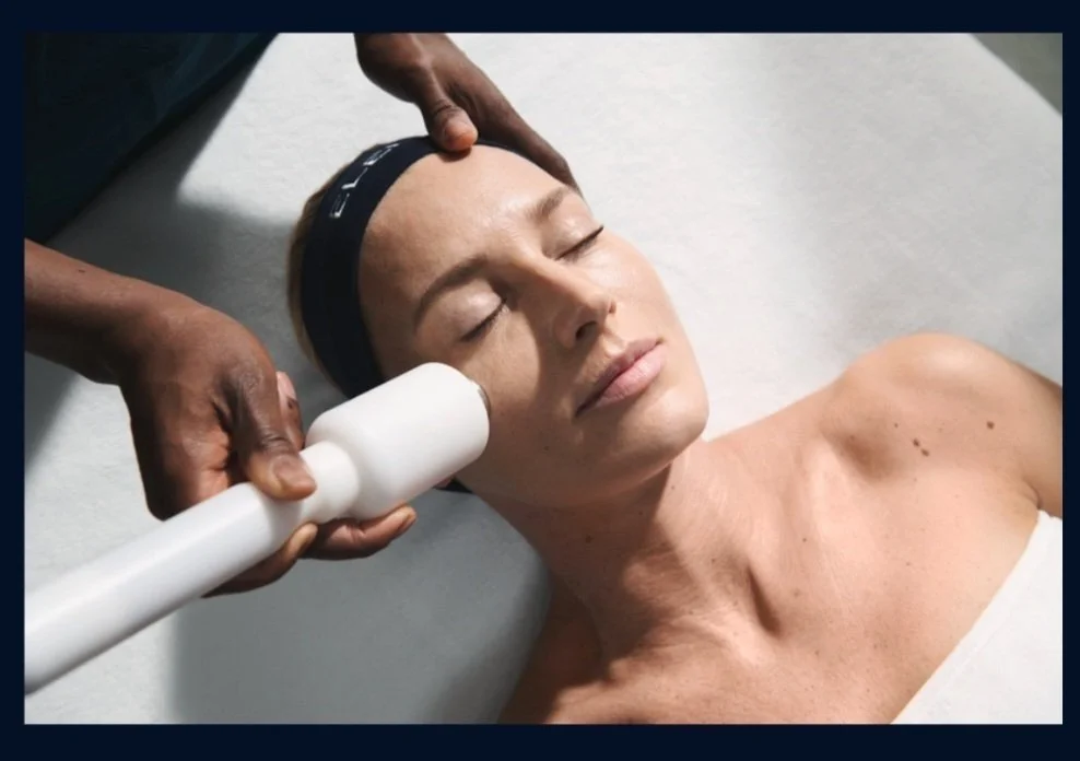✨ NEW: ELEMIS PRO GLOW CRY02+ ✨

Experience the power of sub-zero Cryotherapy with this advanced age-defying facial from ELEMIS! 

Designed to visibly lift, tighten and deeply hydrate the skin, the Pro Glow Cryo02+ facial helps to improve: 

❄️ Fine 