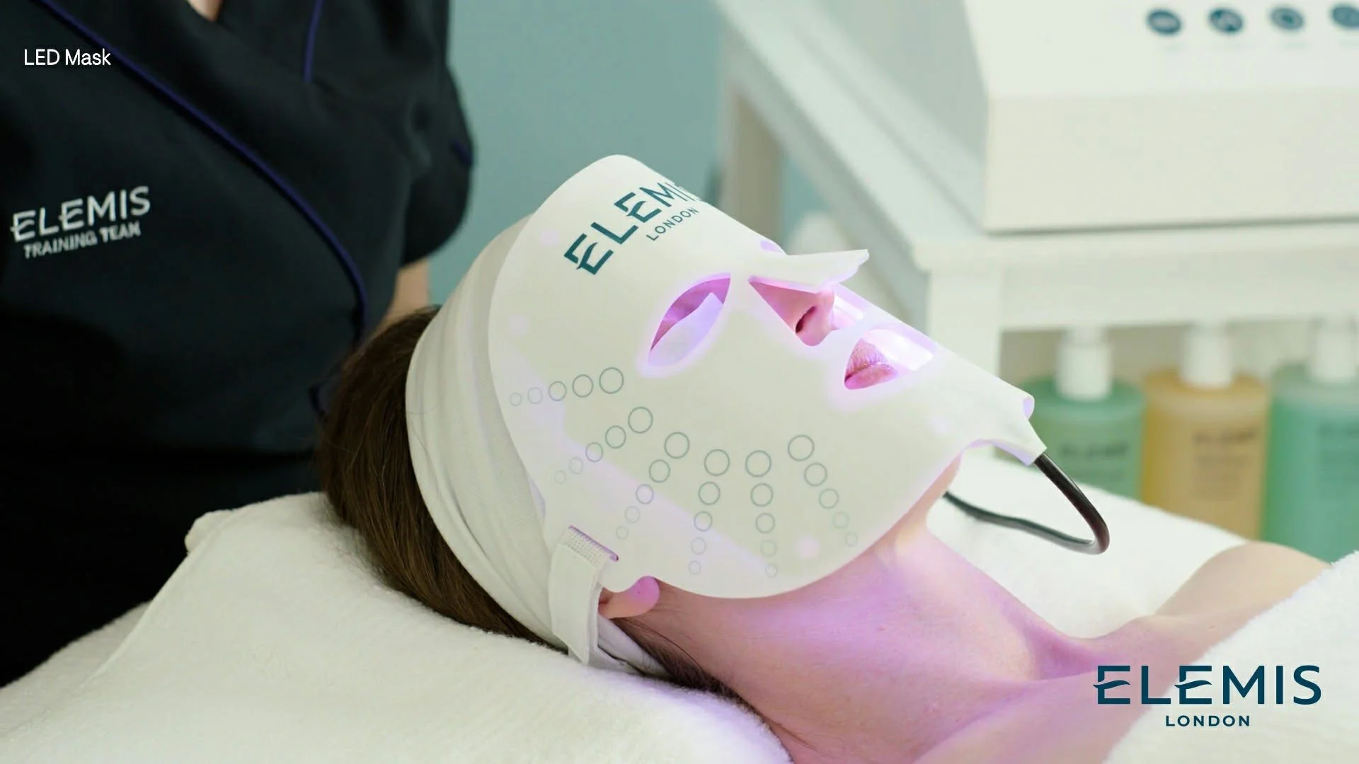 The ELEMIS 7-in-1 Light Energy Face Mask is a non-invasive light therapy used known to boost skin cell activity. 

7 Light therapies intensified by infra-red offer a new customised solution for a range of skincare needs. LED technology works by sendi