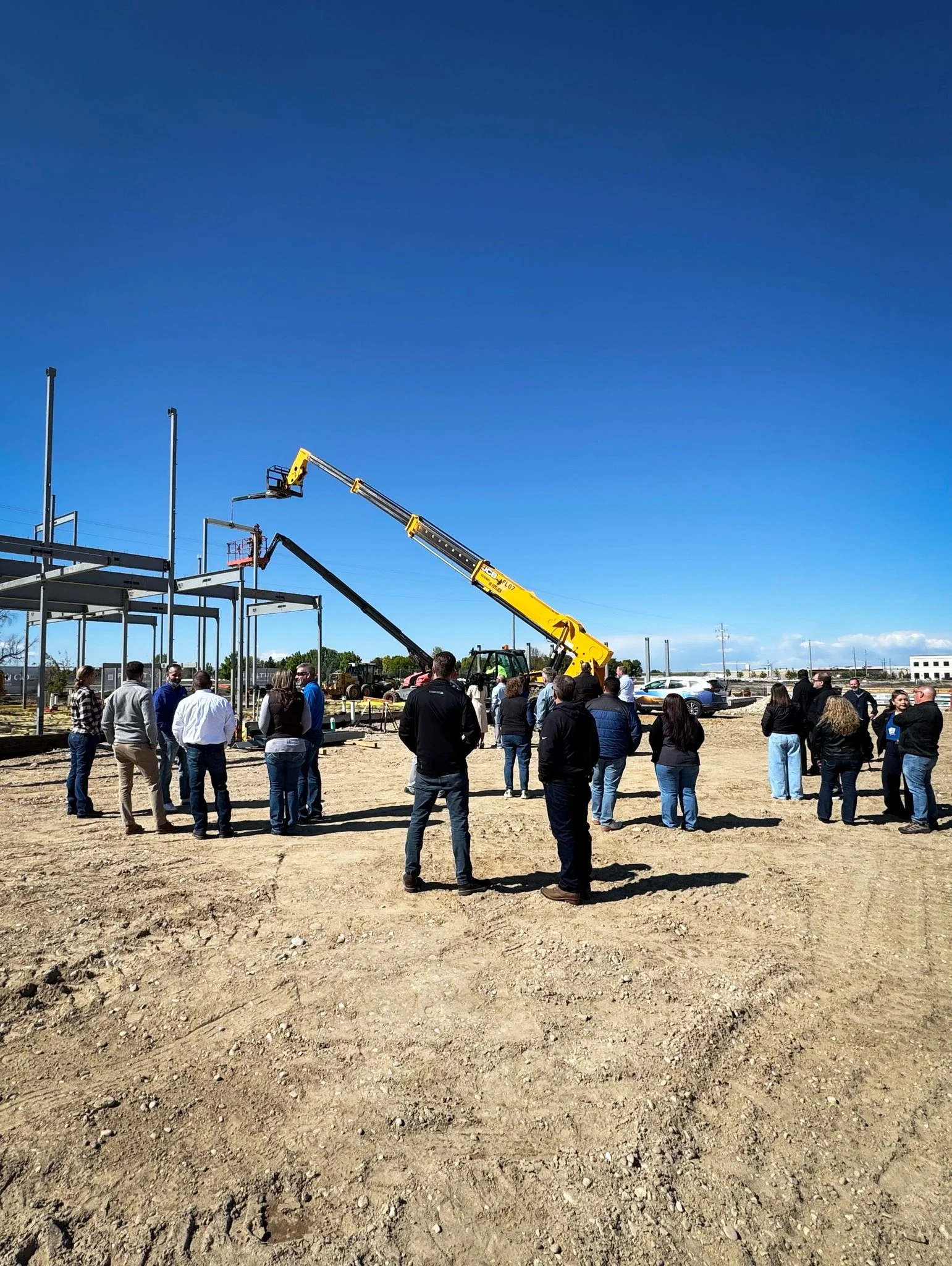🏗️ We had a blast at our beam signing for the new @roguecreditunion branch we're building in Meridian, ID!  The whole crew, partners and community literally got to leave their lasting mark on this project before it tops out.

Did you know beam signi
