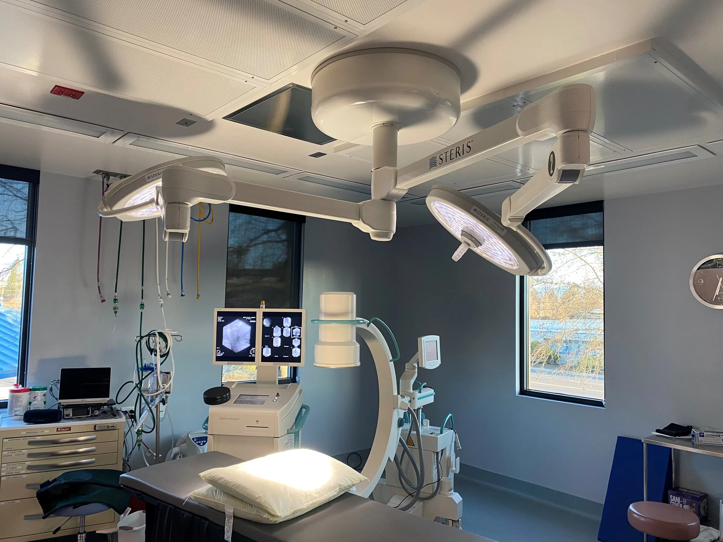 OR Surgical Light Photo 3.jpg