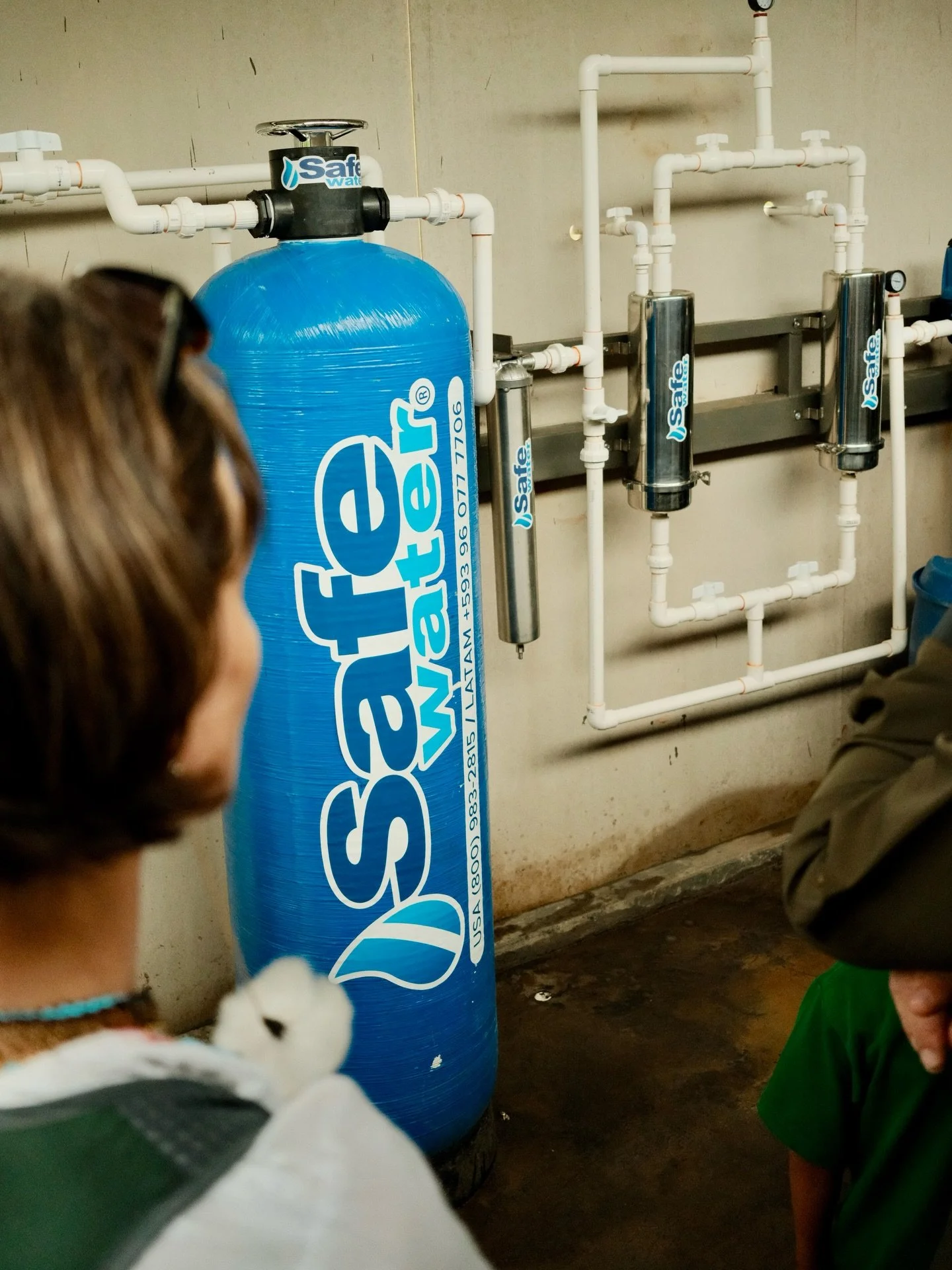 En la comunidad Achuar de Shuin Mamus, el agua ahora se cuida desde la comunidad 💧

Desde el 11 de abril, cuentan con un nuevo sistema comunitario de agua que incorpora &oacute;smosis inversa con membranas de filtraci&oacute;n de 0.01 micrones, aseg