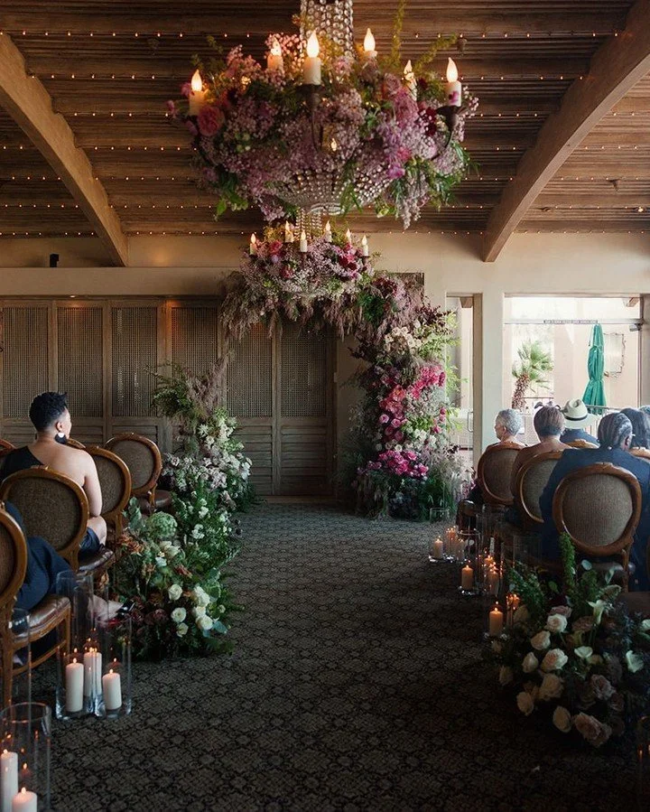 Your wedding day deserves more than ordinary...

At Wally's Desert Turtle, we transform your vision into an unforgettable celebration. Imagine: a blank canvas of elegant sophistication, waiting to be adorned with your story. Gorgeous florals. Intimat