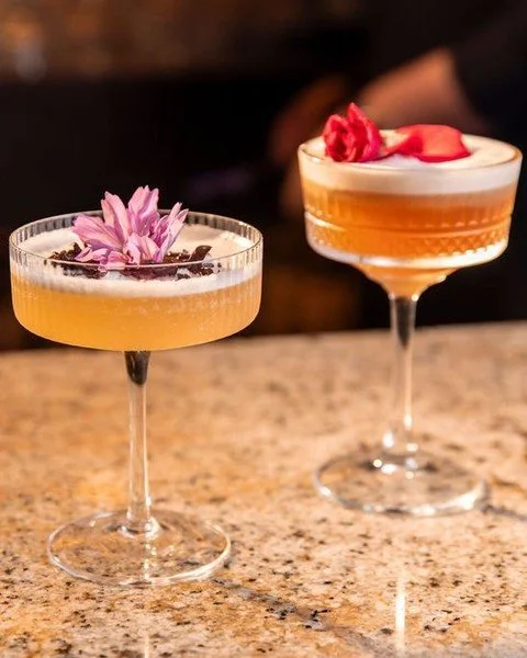 New cocktails just dropped...and they&rsquo;re dangerously good. 🍸
Mixologist Jared brings bold flavors and serious allure to the bar at Wally&rsquo;s. Come enjoy.

#wallys #visitranchomirage #dinegps #visitgreaterps #finedining #newcocktails #happy