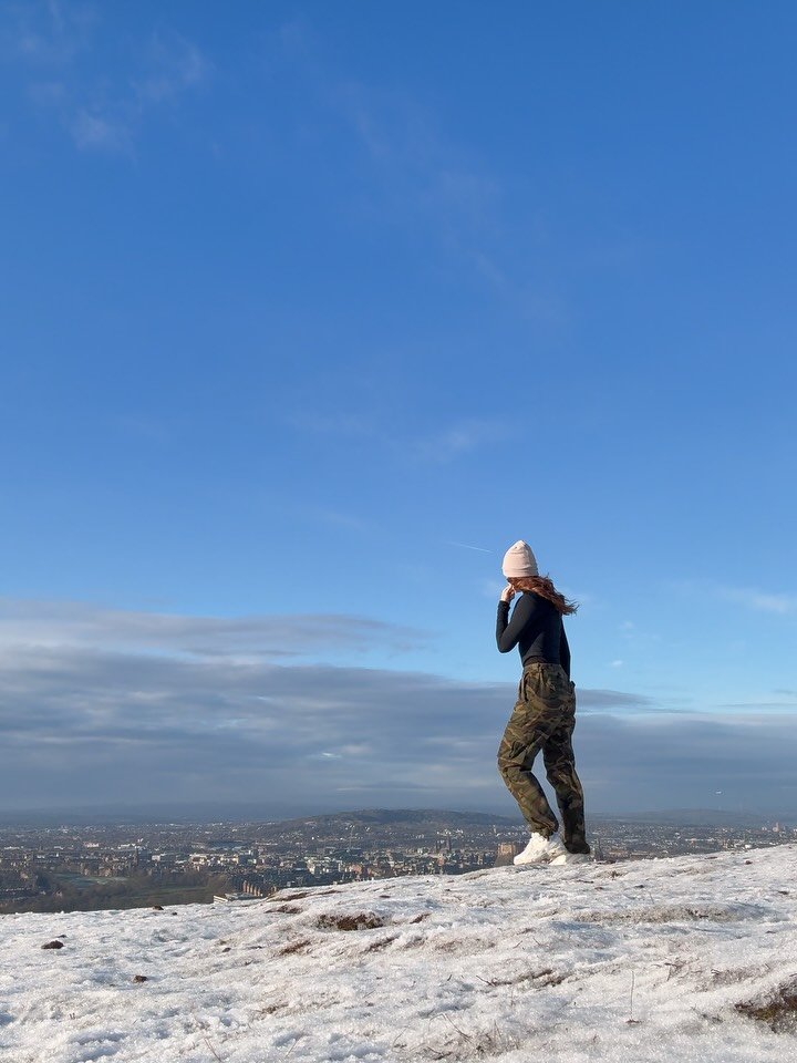 Thought I would make a cute video over looking at Edinburgh, ended up just striking the dad pose 🧍&zwj;♂️