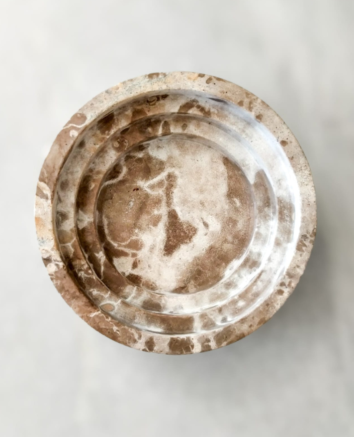 Origin of a culinary trompe l'oeil: marble vessel lending its grain to an edible edition for Veceto.