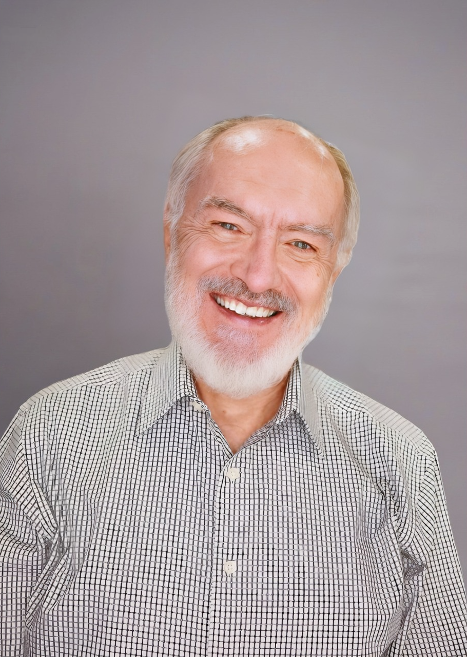 Jorge Headshot 3 Edited.png