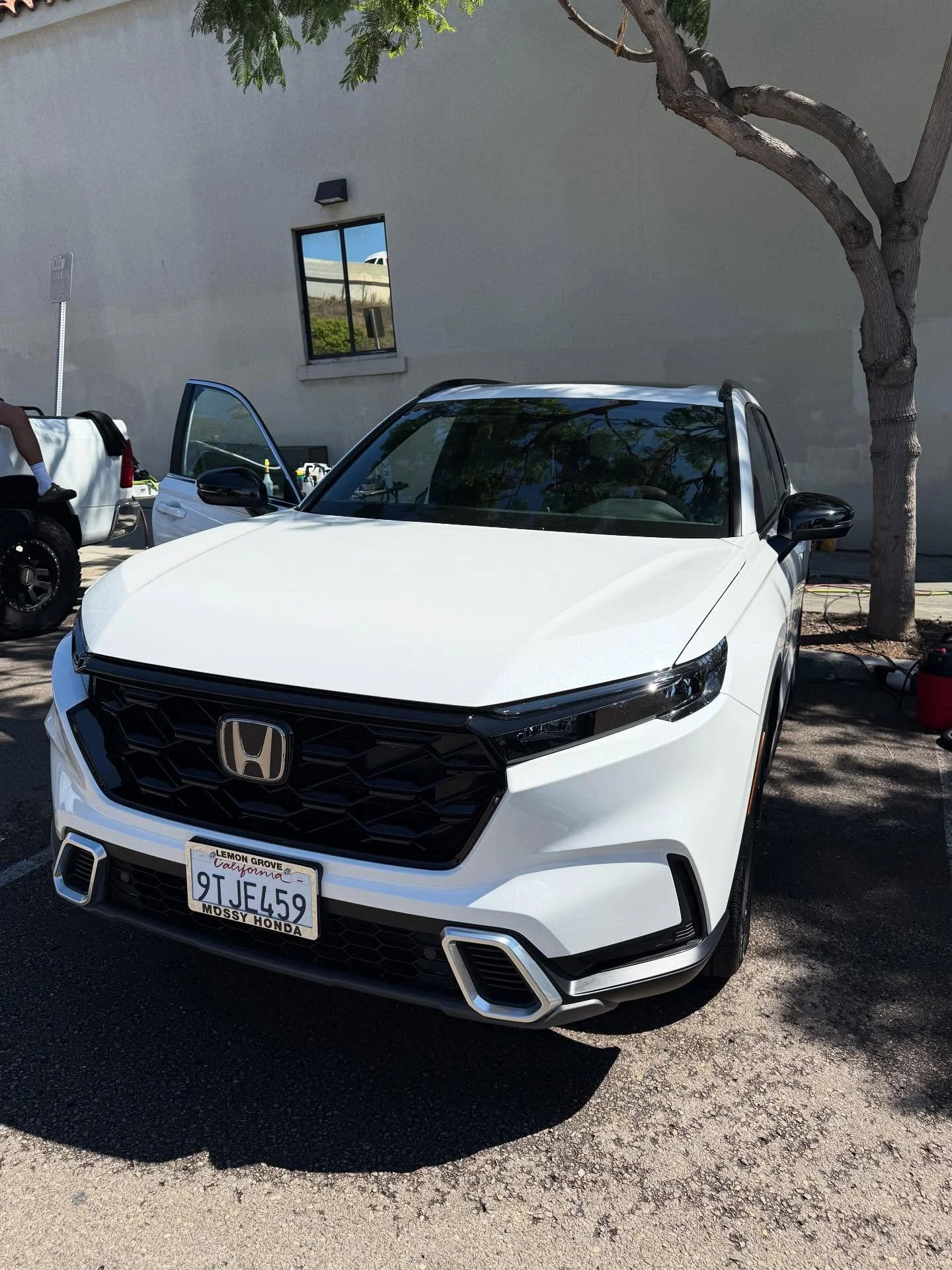 ✨ Fresh, clean, and shining bright! This white CR-V got the full 805 touch and came out looking brand new. 🚙💨
- deep interior clean 💨
- Clay towel ✨
Book tdy at - 805mobiledetail.com
DM &ldquo; REVIVE&rdquo; for a quote 🚙🚗
Call/Text - (619)-735-