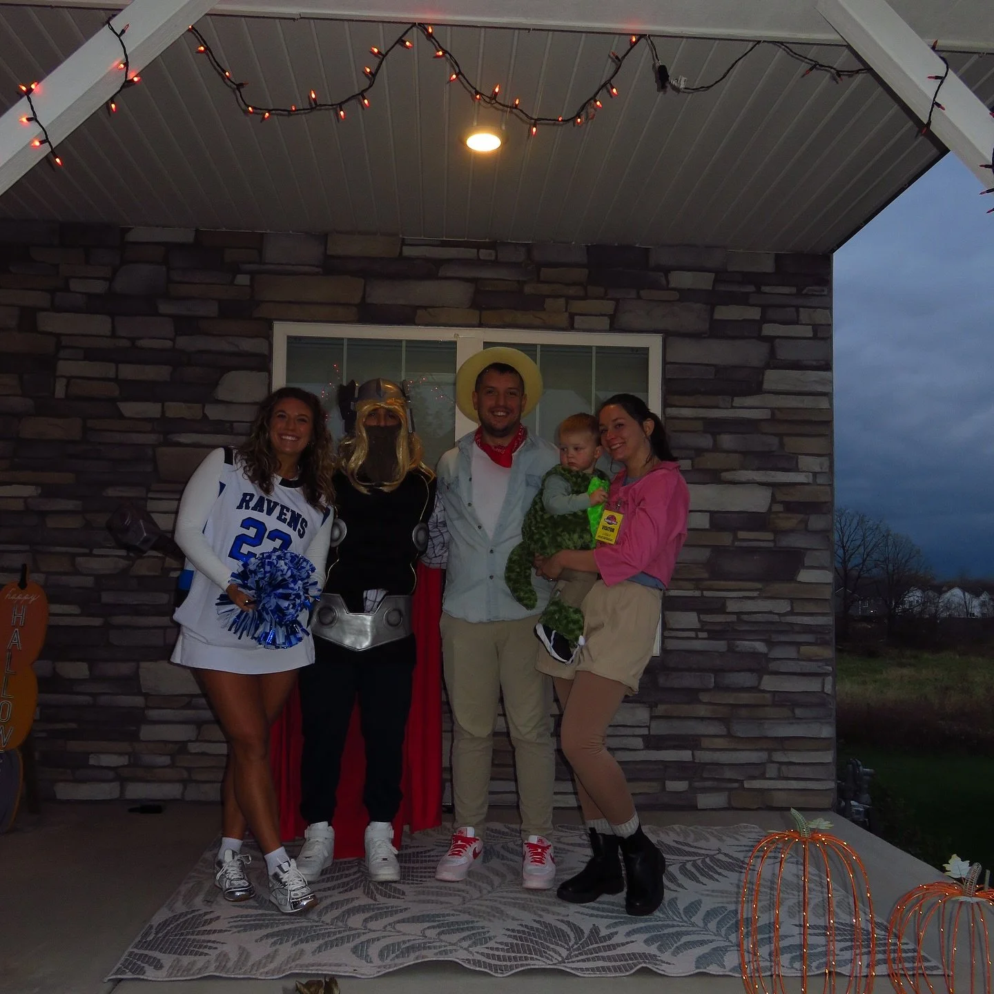 The collab nobody saw coming 🙂&zwj;&harr;️ Peyton sawyer X Thor X Jurassic Park!! Happy Halloween yall!