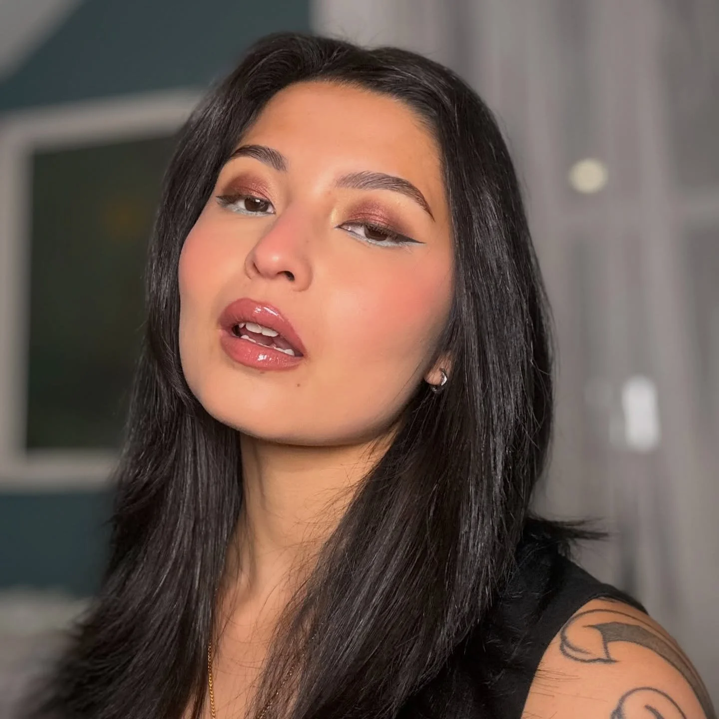 Understated glamour, inspired by Matthieu Blazy&rsquo;s Chanel Cruise Collection 26&rsquo;✨

Sun-kissed hues, dreamy blues, and radiant lips&mdash;capturing the essence of high fashion and bringing it to life

elegant, refined, and subtly undone

#so