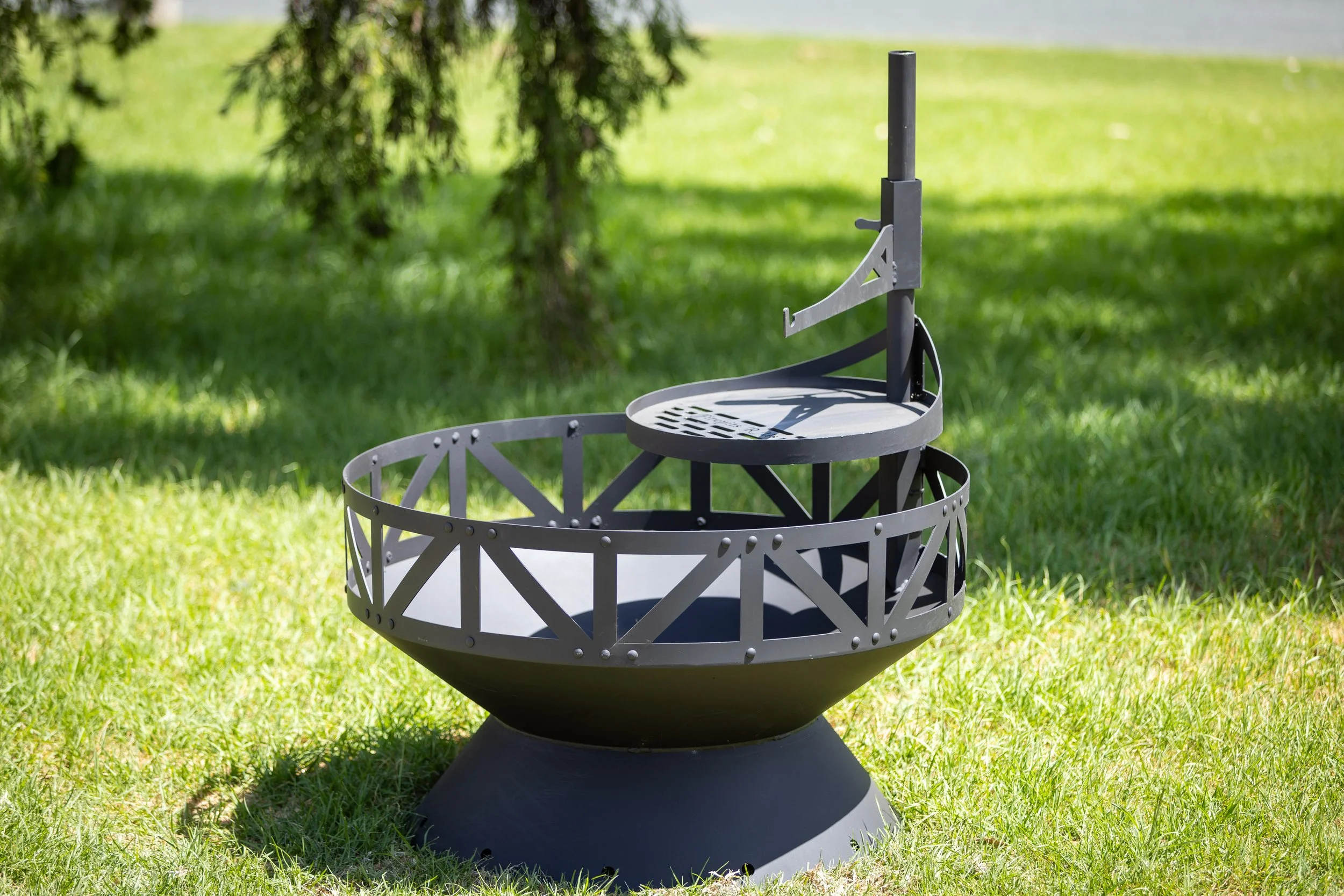Firepits R Us - Round BBQ Plate & Hanger for Firepit.