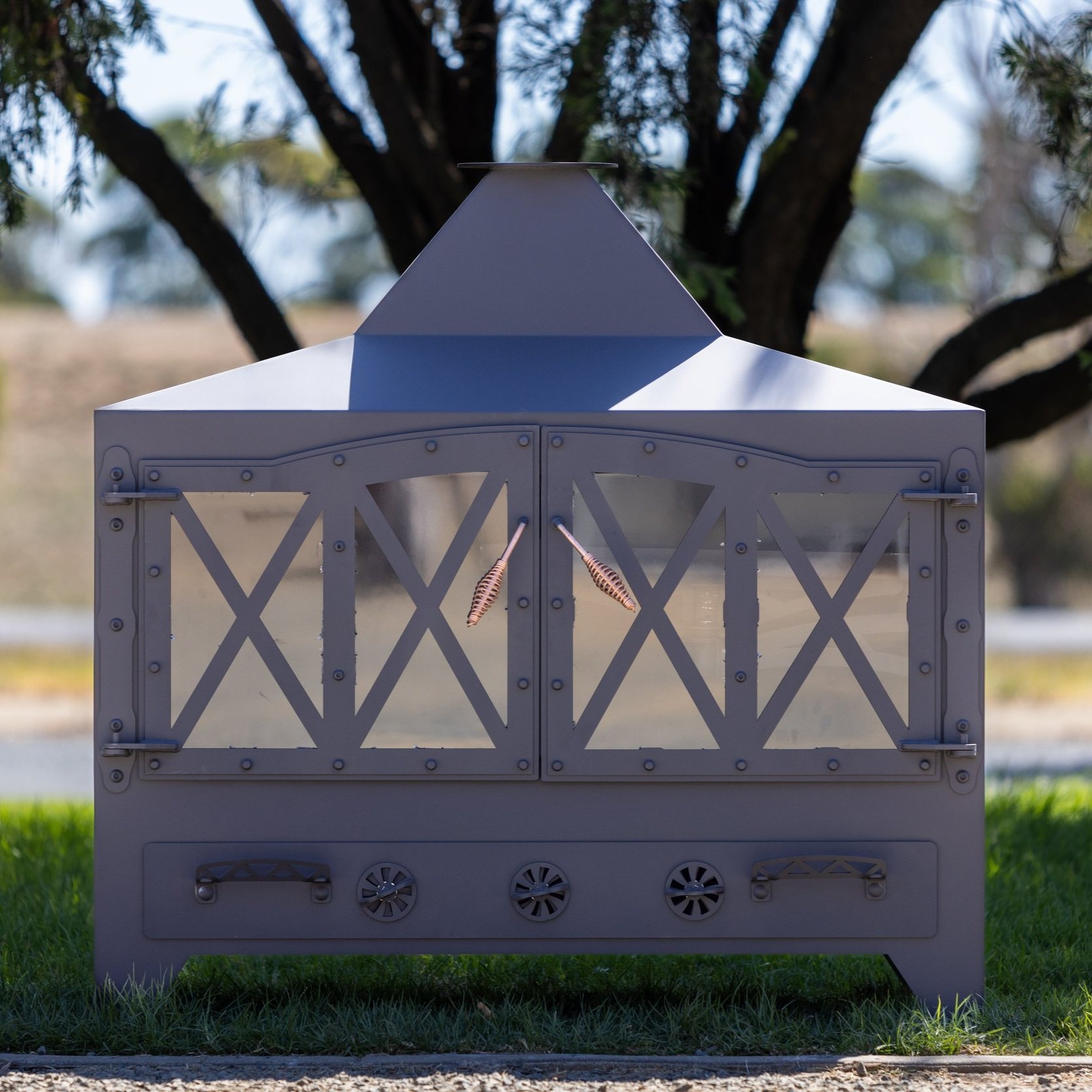 Firepits R Us - The Dog House Outdoor Oven with Glass Doors.