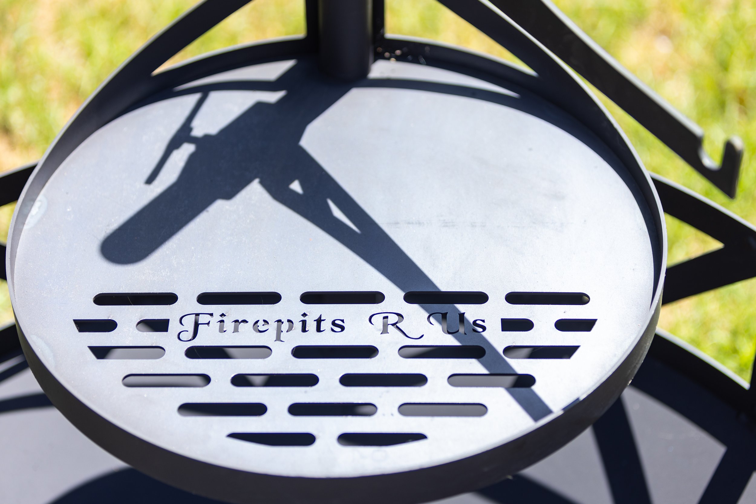 Firepits R Us - Round BBQ Plate & Hanger for Firepit.